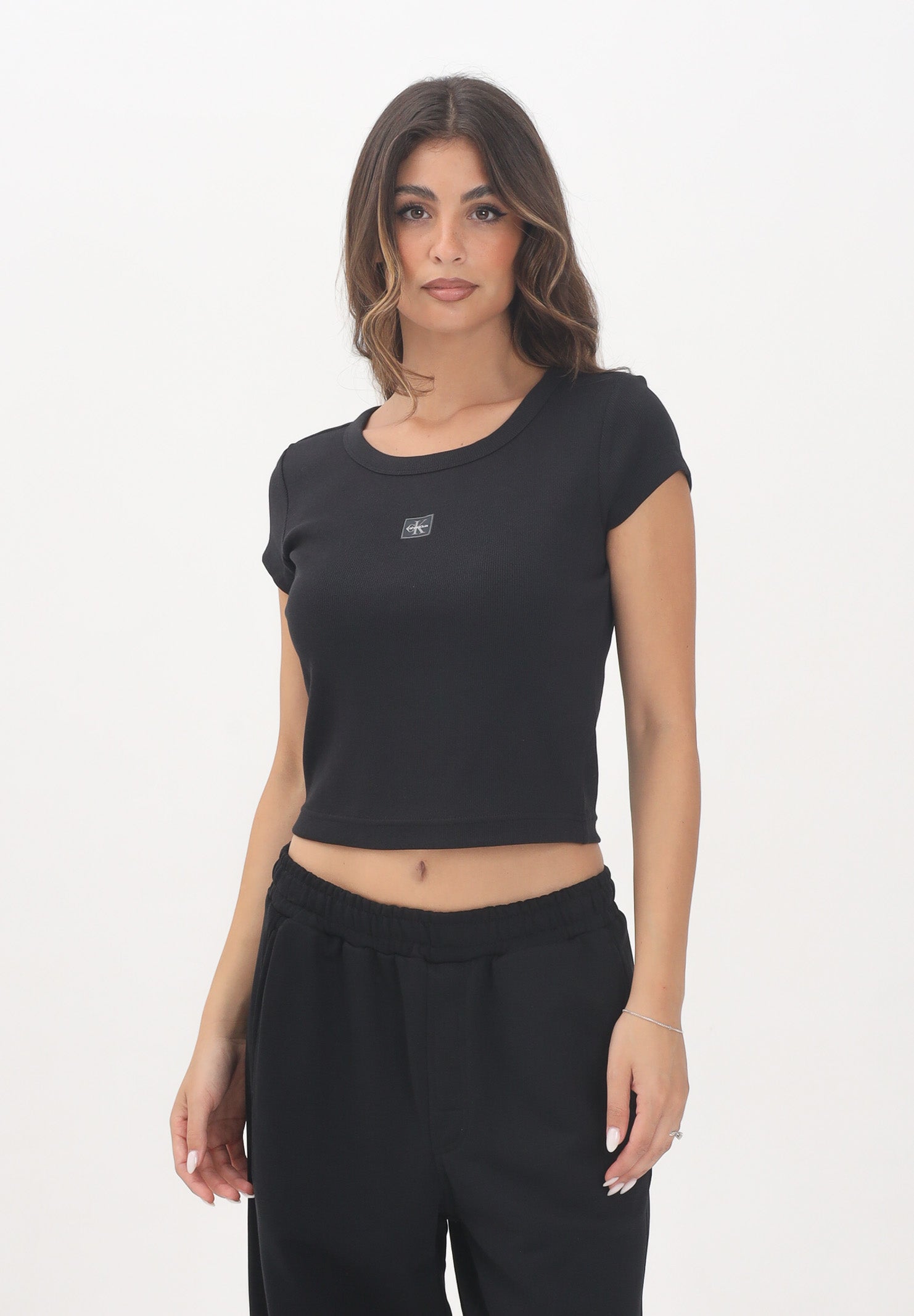 CALVIN KLEIN JEANS T-shirt a manica corta nera da donna con logo LV047C200GUB1 . CALVIN KLEIN JEANS