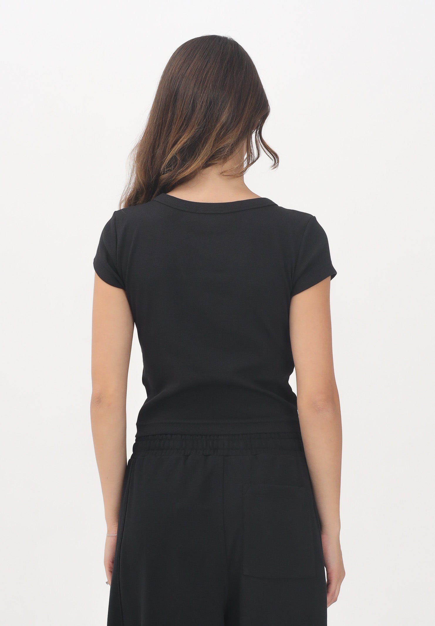 CALVIN KLEIN JEANS T-shirt a manica corta nera da donna con logo LV047C200GUB1 . CALVIN KLEIN JEANS