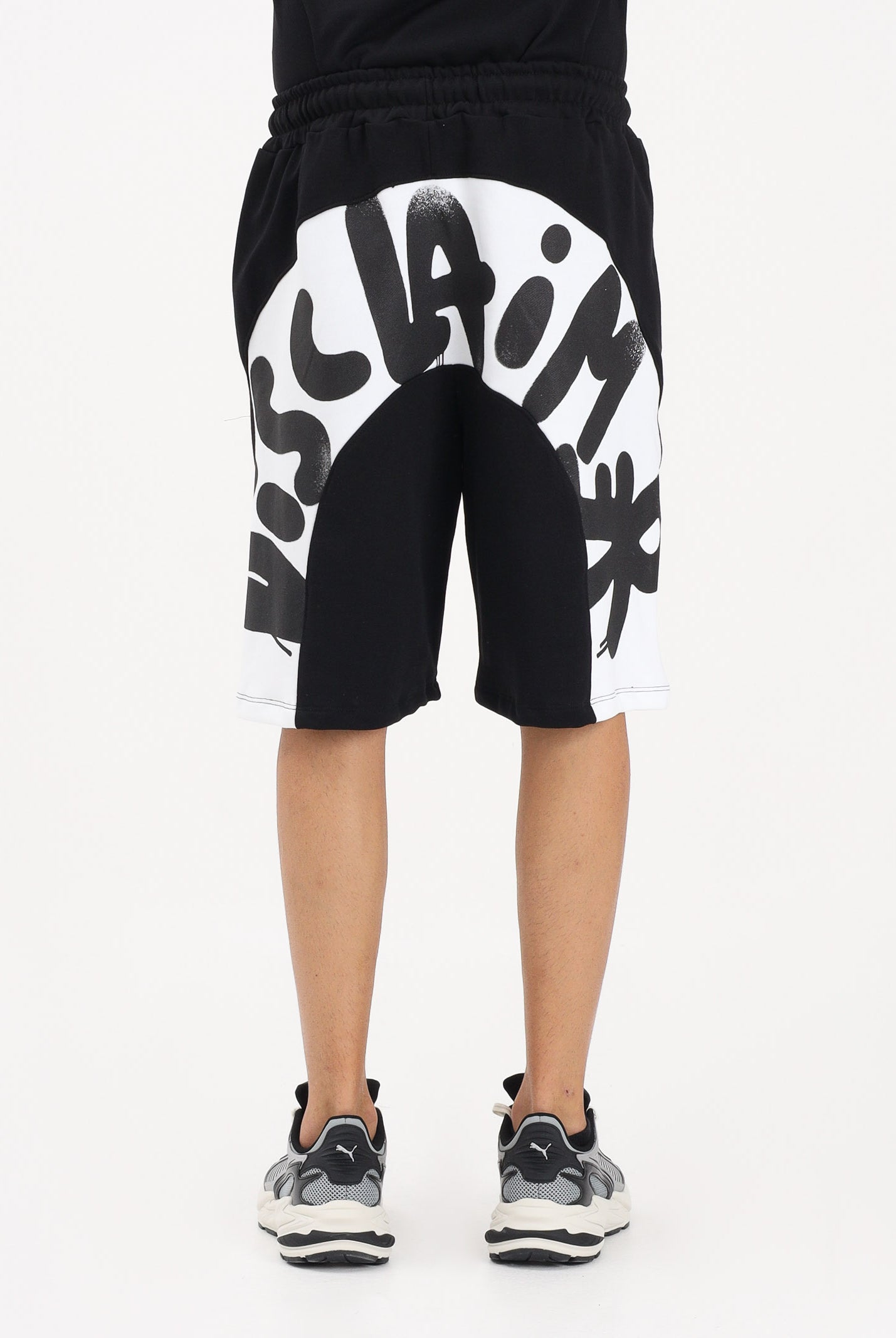 DISCLAIMER Shorts nero da uomo con stampa sul retro 26EDS55433 NEBI DISCLAIMER