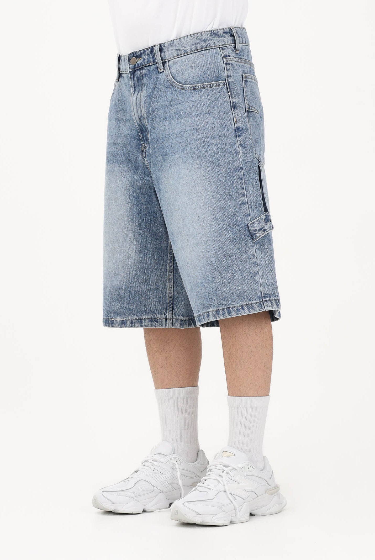DISCLAIMER Shorts in denim chiaro da uomo con dettagli carpenter e stampa sul retro 26EDS55441 DE DISCLAIMER