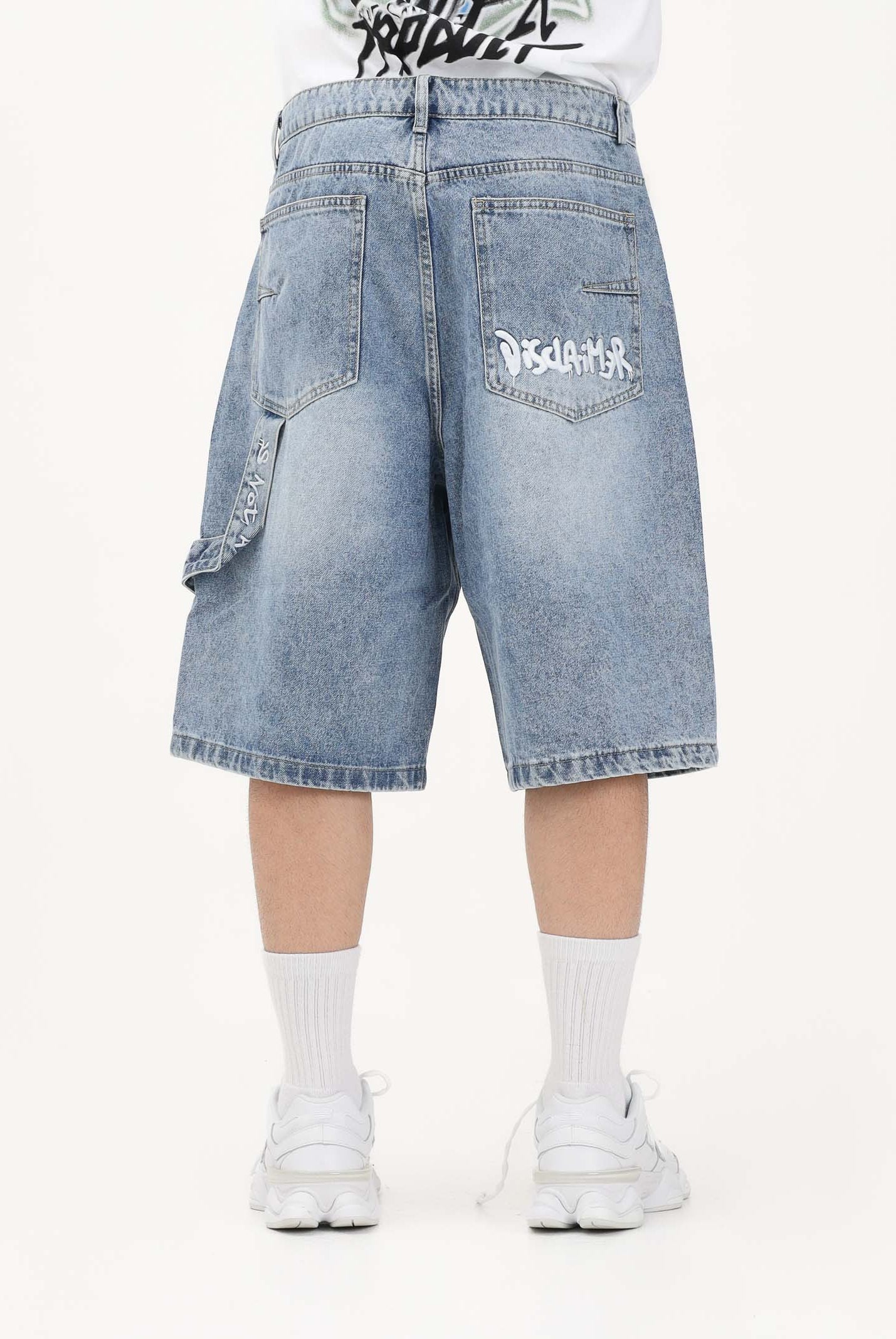DISCLAIMER Shorts in denim chiaro da uomo con dettagli carpenter e stampa sul retro 26EDS55441 DE DISCLAIMER
