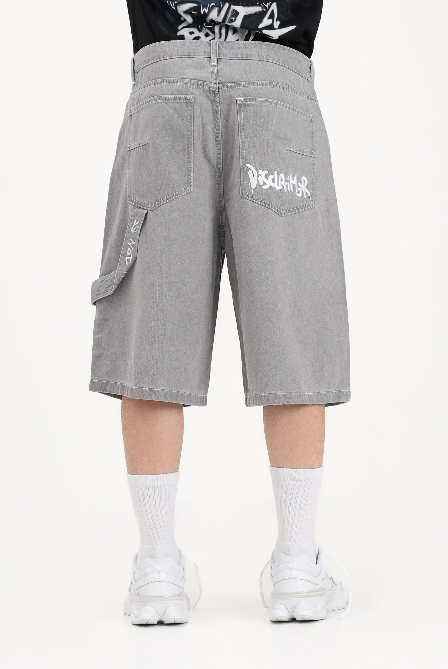 DISCLAIMER Shorts in denim grigio da uomo con dettagli carpenter e stampa sul retro 26EDS55441 NE DISCLAIMER
