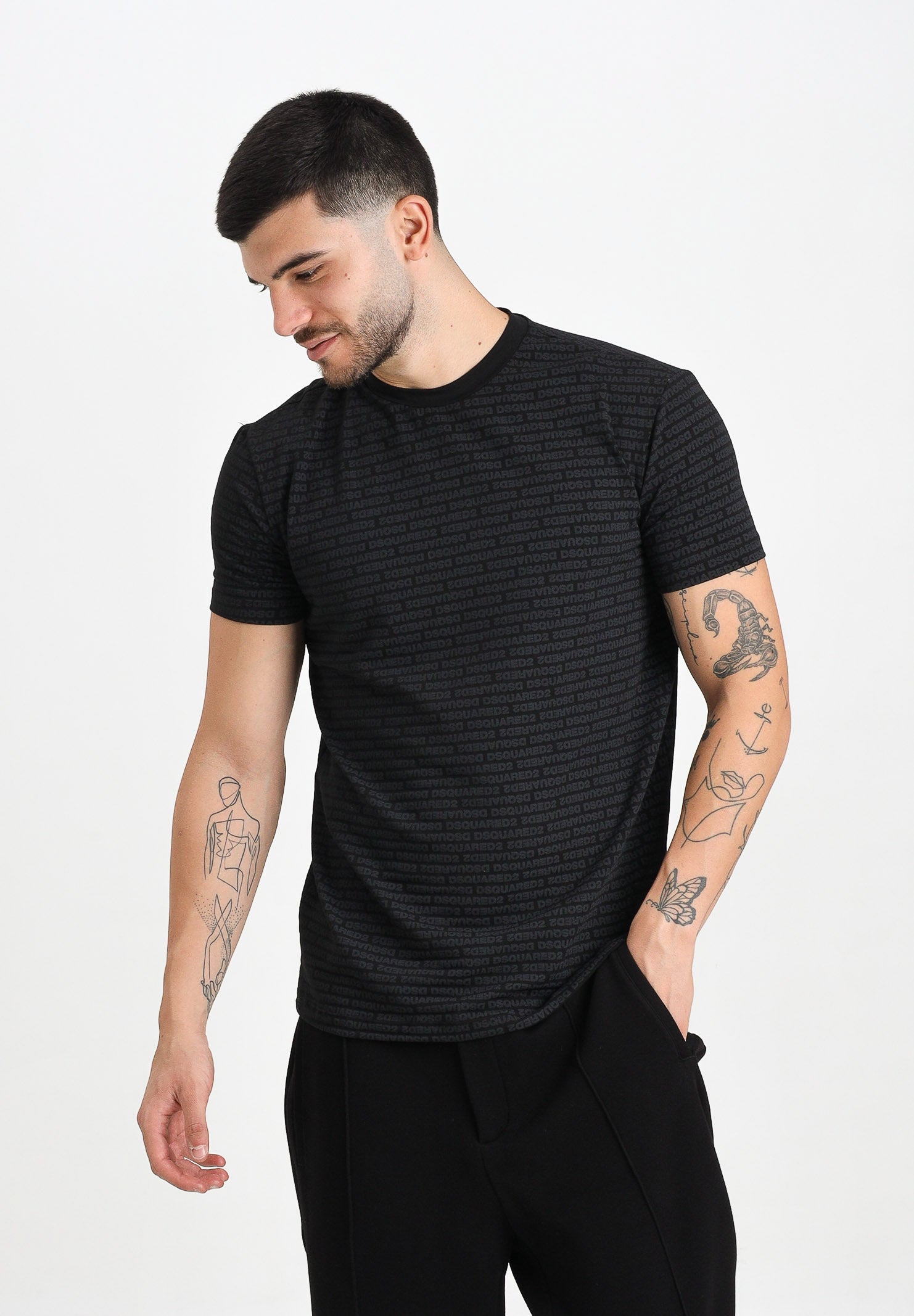DSQUARED2 T-shirt a manica corta nera da uomo con logo all-over D9H136200T 010 DSQUARED2