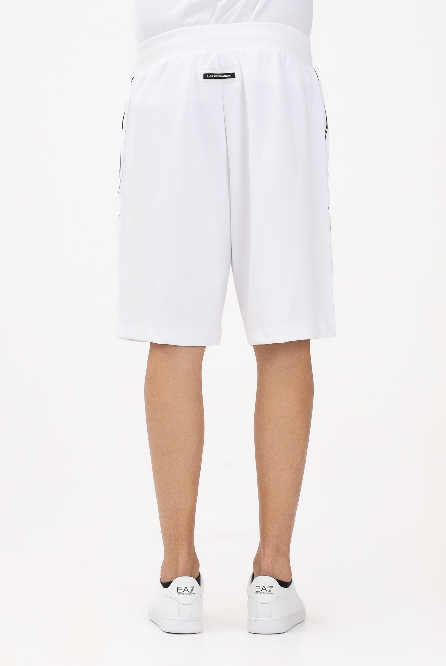 EA7 Shorts sportivo bianco da uomo con bande logate laterali 7M001481AF12660 U0002 EA7