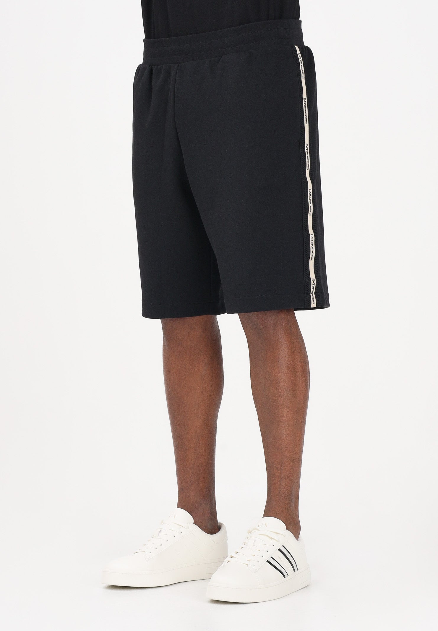 EA7 Shorts sportivo nero da uomo con bande logate laterali 7M001481AF12660 UC001 EA7