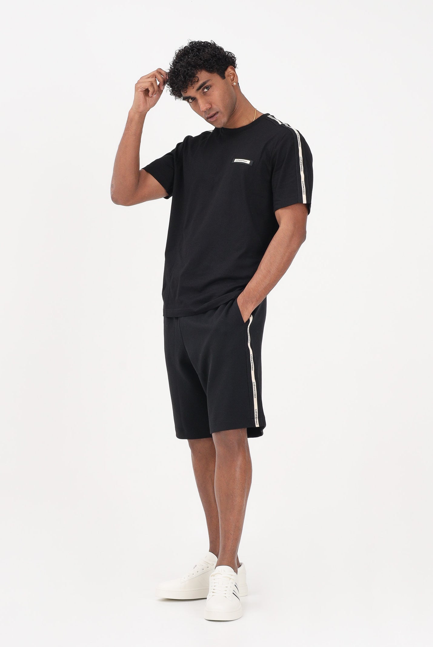 EA7 Shorts sportivo nero da uomo con bande logate laterali 7M001481AF12660 UC001 EA7