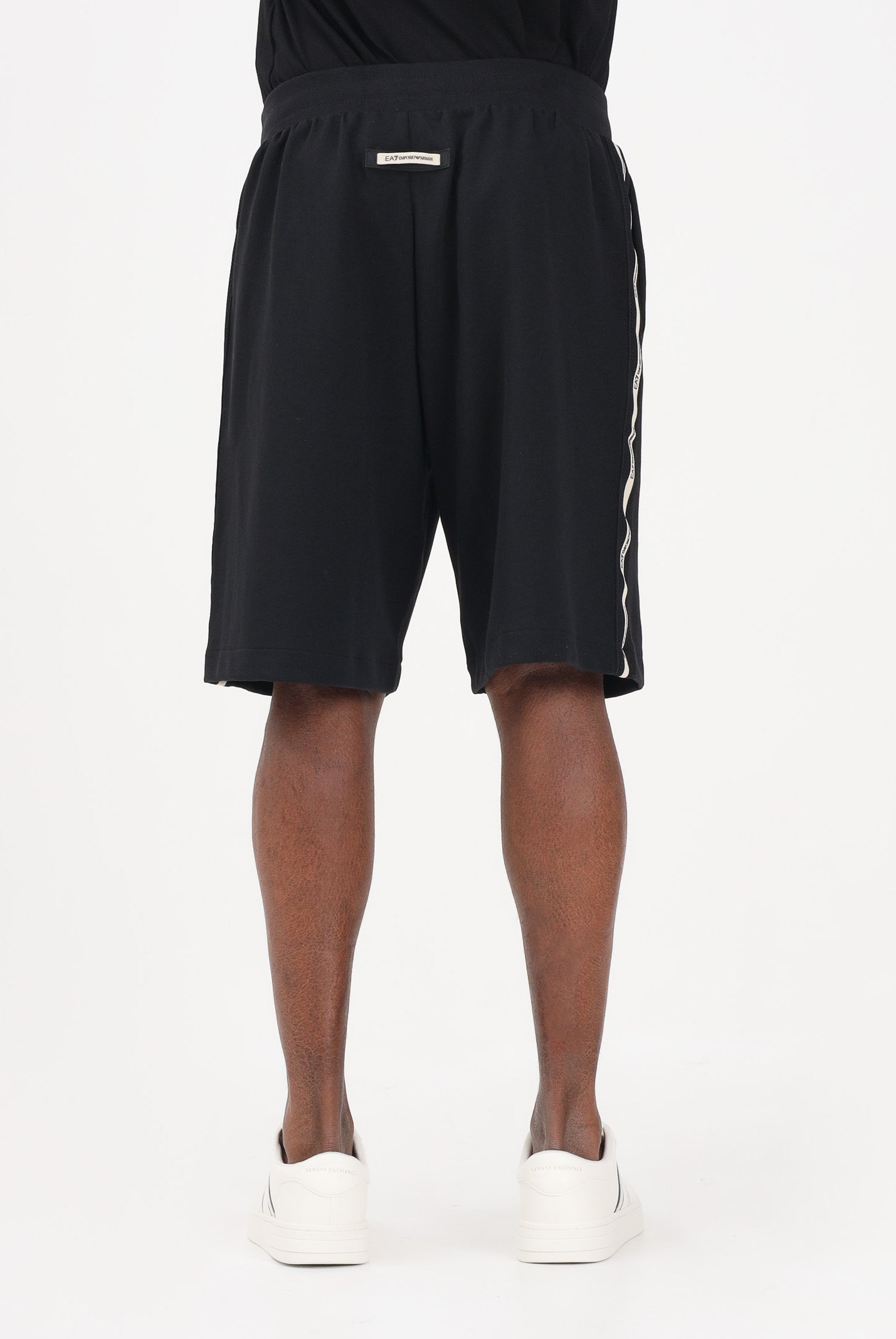 EA7 Shorts sportivo nero da uomo con bande logate laterali 7M001481AF12660 UC001 EA7