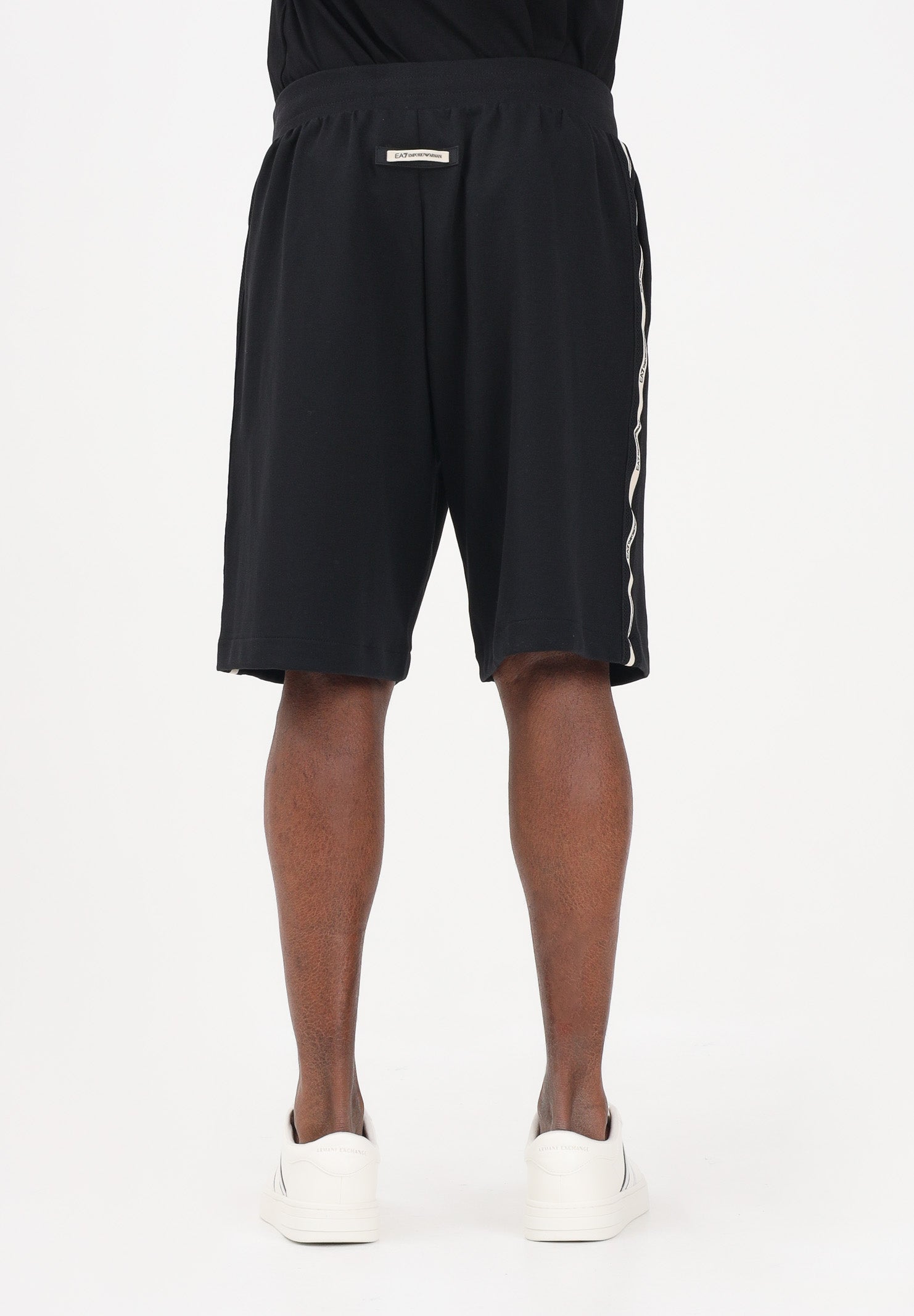 EA7 Shorts sportivo nero da uomo con bande logate laterali 7M001481AF12660 UC001 EA7
