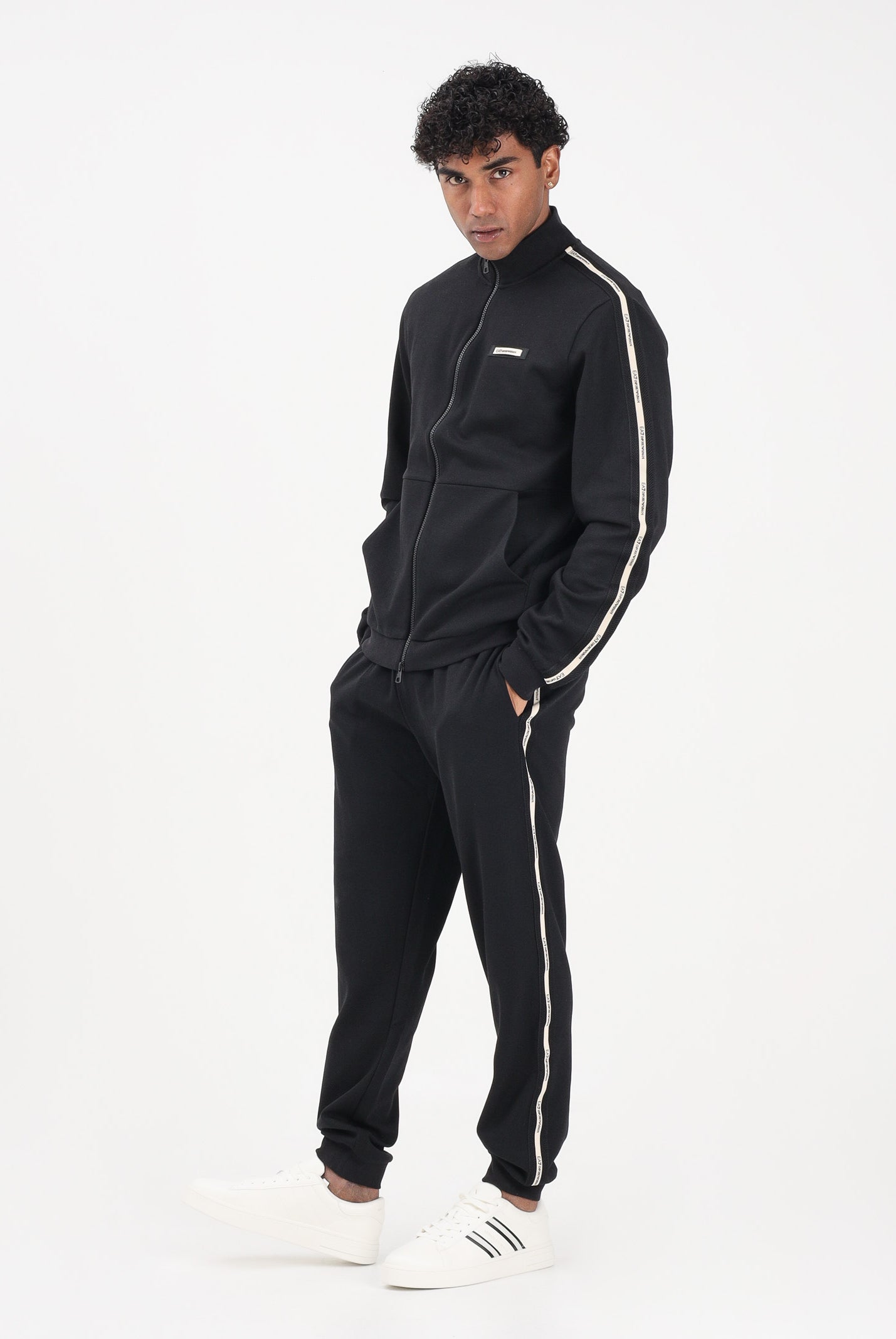 EA7 Pantalone sportivo nero da uomo con banda laterale a contrasto 7M001482AF12660 UC001 EA7