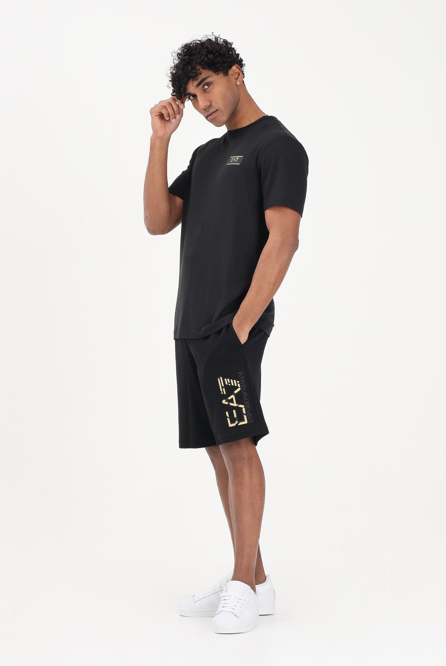 EA7 Shorts sportivo nero da uomo con stampa logo oro 7M001564AF17787 UC001 EA7