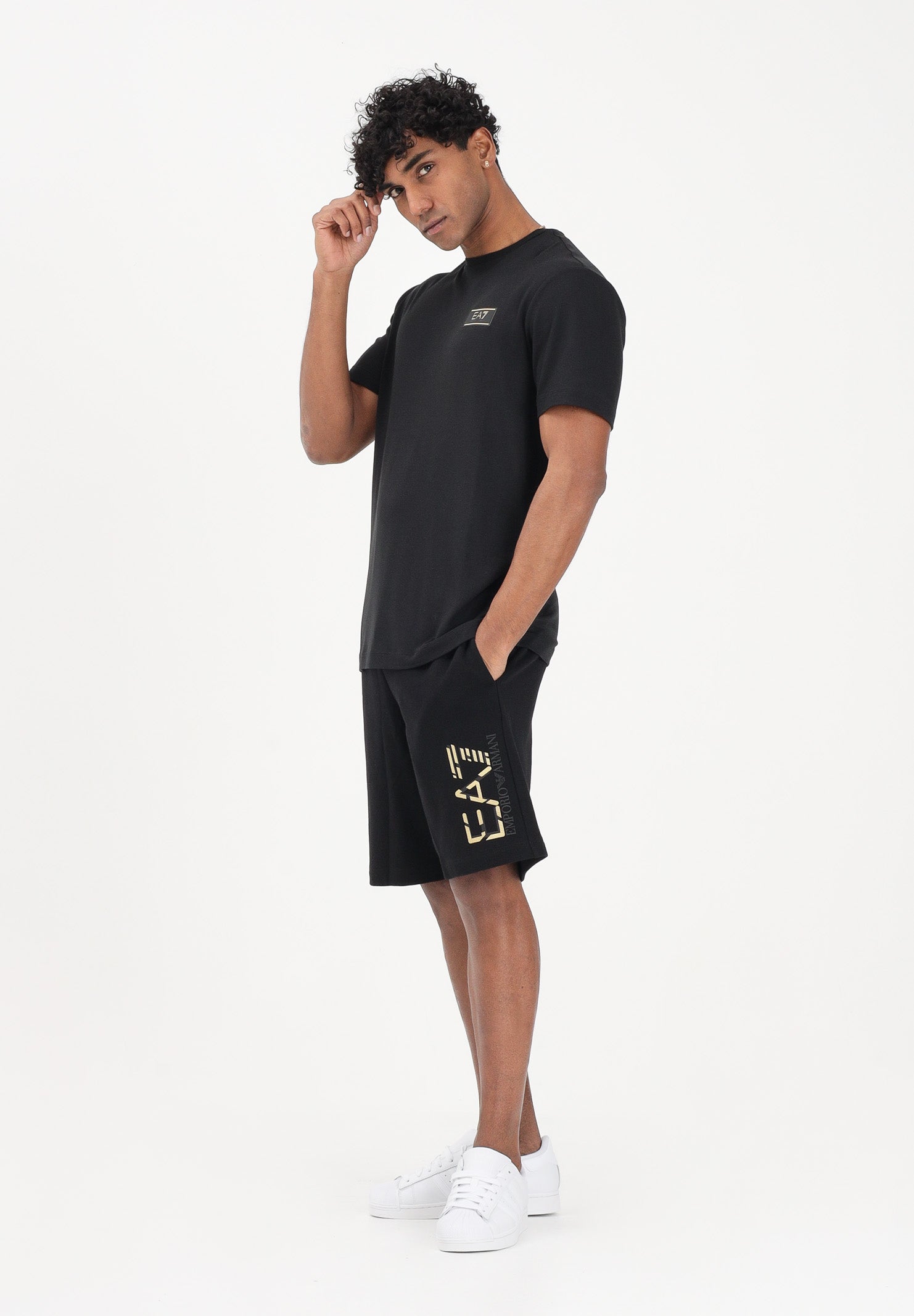 EA7 Shorts sportivo nero da uomo con stampa logo oro 7M001564AF17787 UC001 EA7