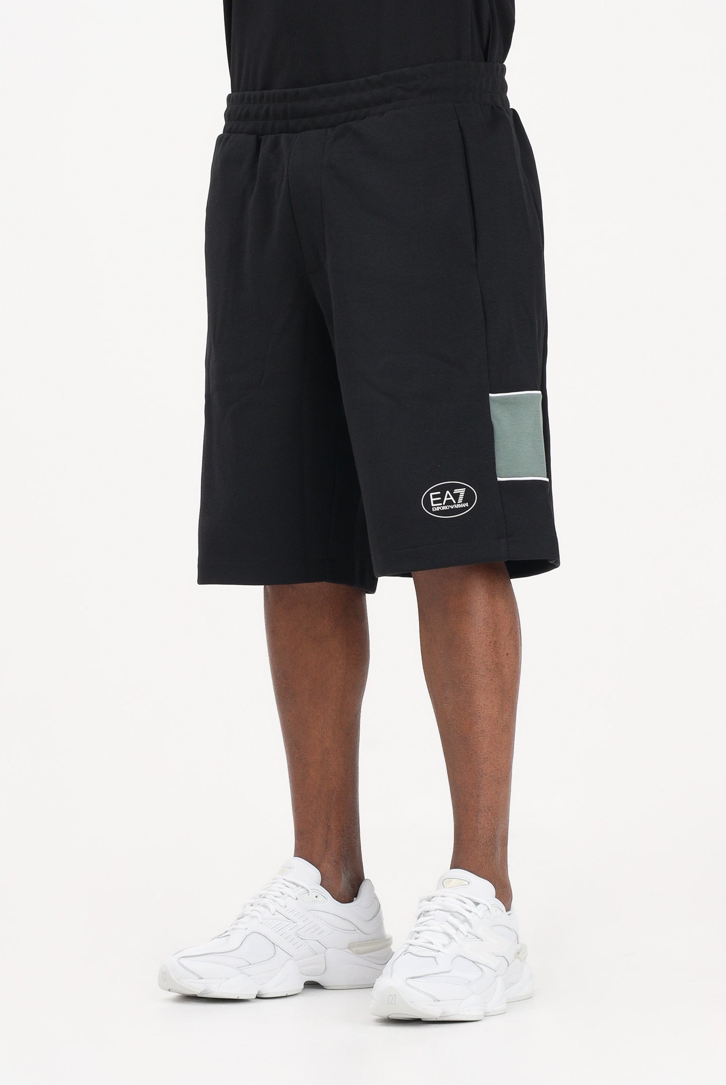 EA7 Shorts sportivo nero da uomo con inserti a contrasto laterali 7M001709AF12660 UC001 EA7