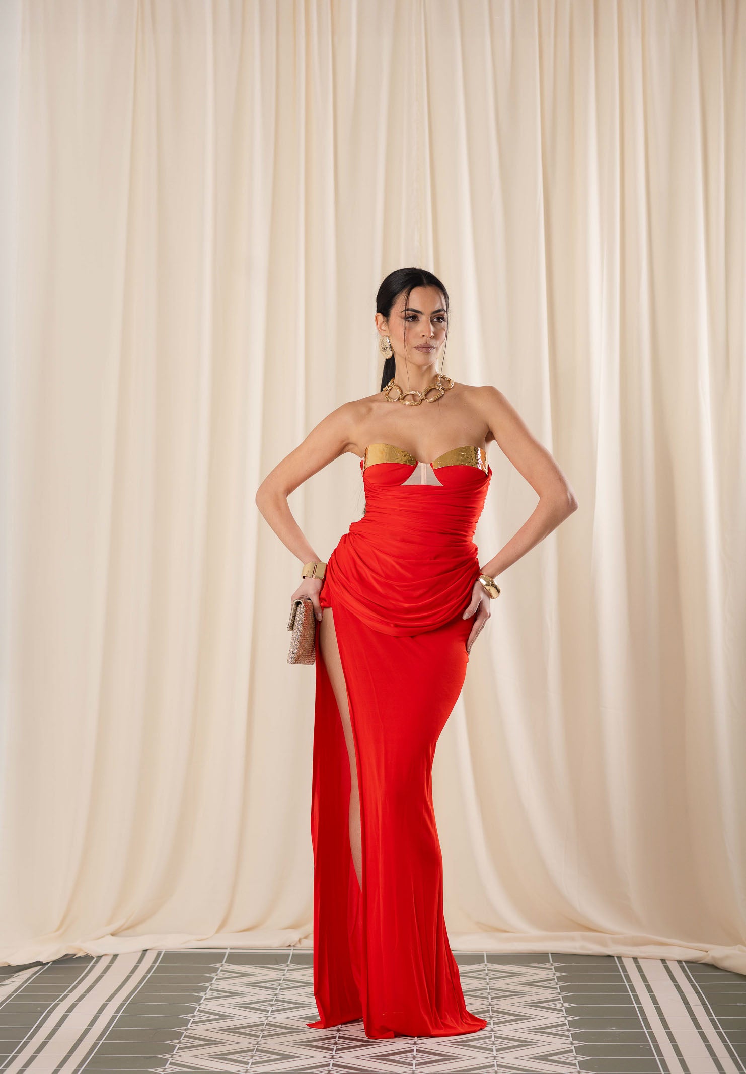 ELISABETTA FRANCHI Abito lungo rosso da donna con coppe in metallo ABR3562E2 FG2 ELISABETTA FRANCHI