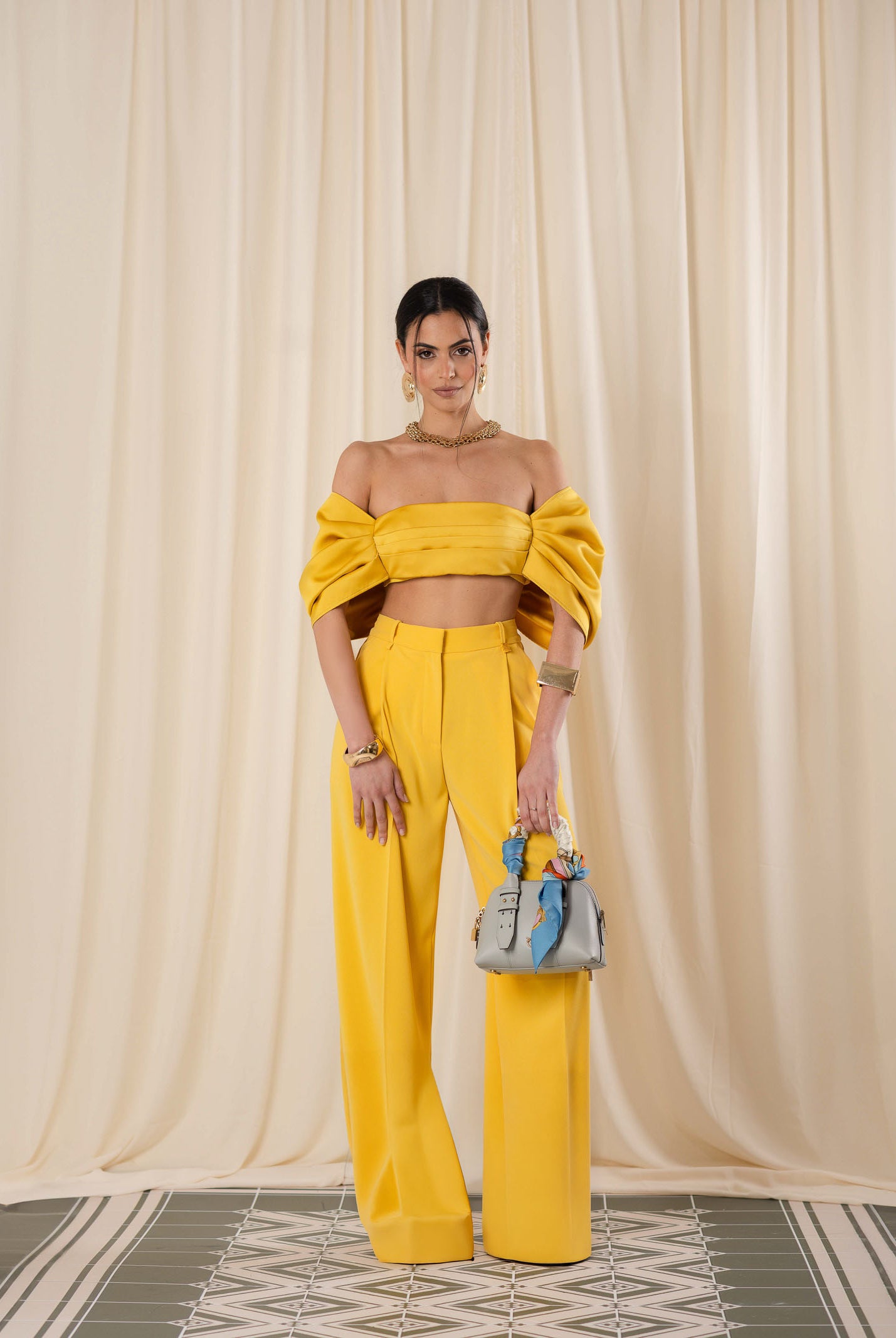 ELISABETTA FRANCHI Pantalone elegante giallo da donna con logo charm PA16761E2 EV4 ELISABETTA FRANCHI
