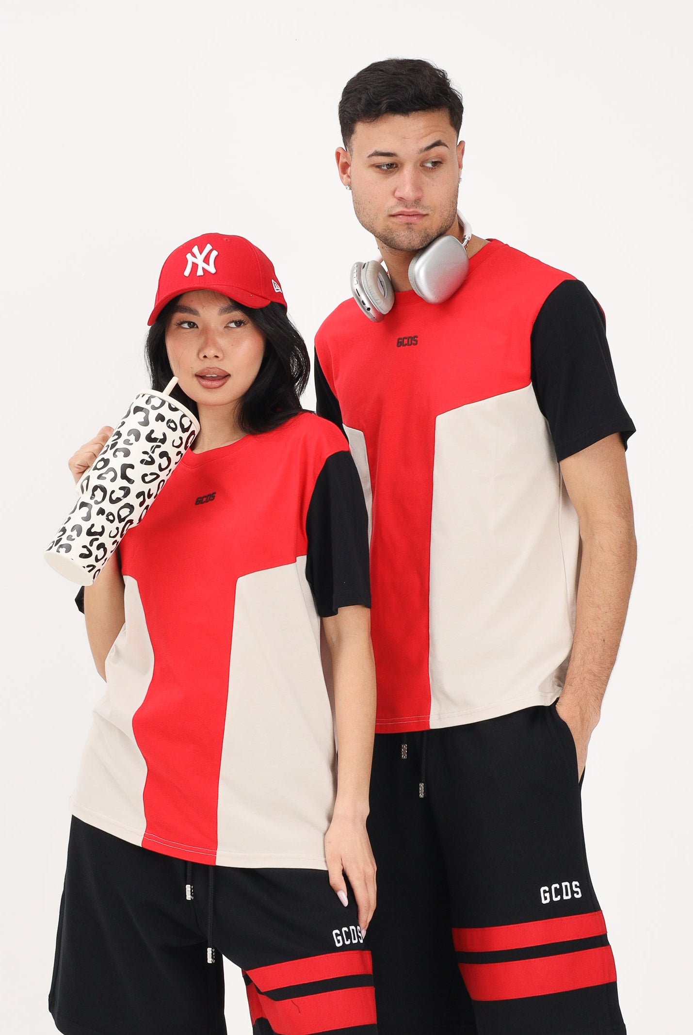 GCDS T-shirt a manica corta multicolore per uomo e donna con motivo color block C1MEQC038J101 436U GCDS