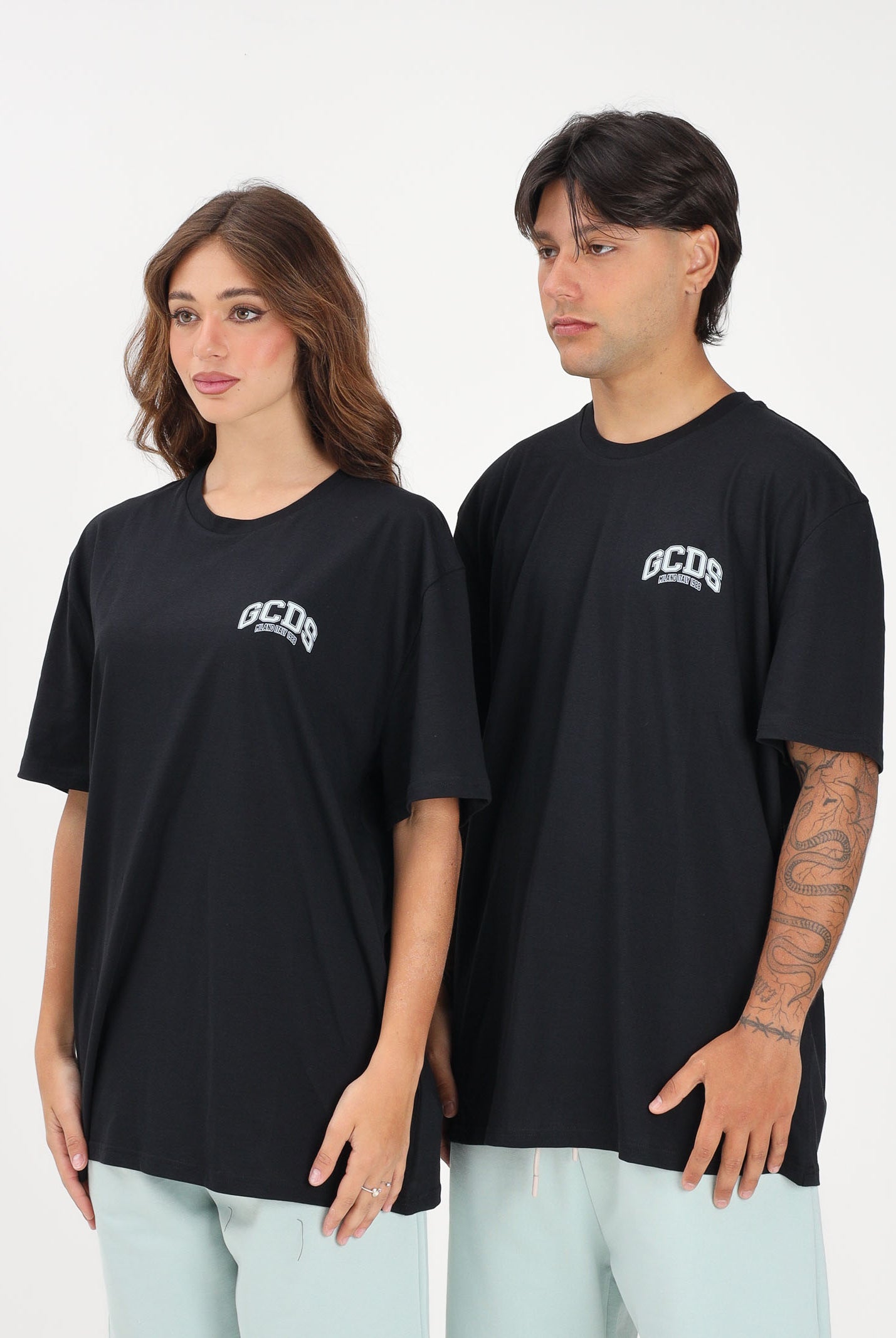 GCDS T-shirt a manica corta nera per uomo e donna con stampa logo C1MEQC041J104 999G GCDS