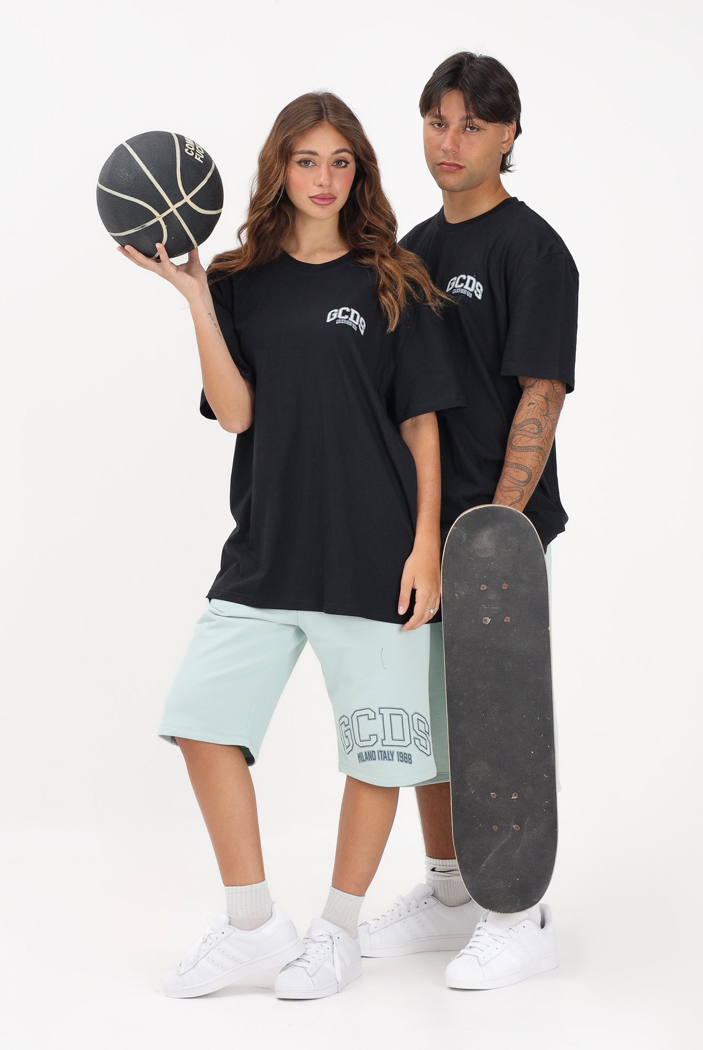 GCDS T-shirt a manica corta nera per uomo e donna con stampa logo C1MEQC041J104 999G GCDS