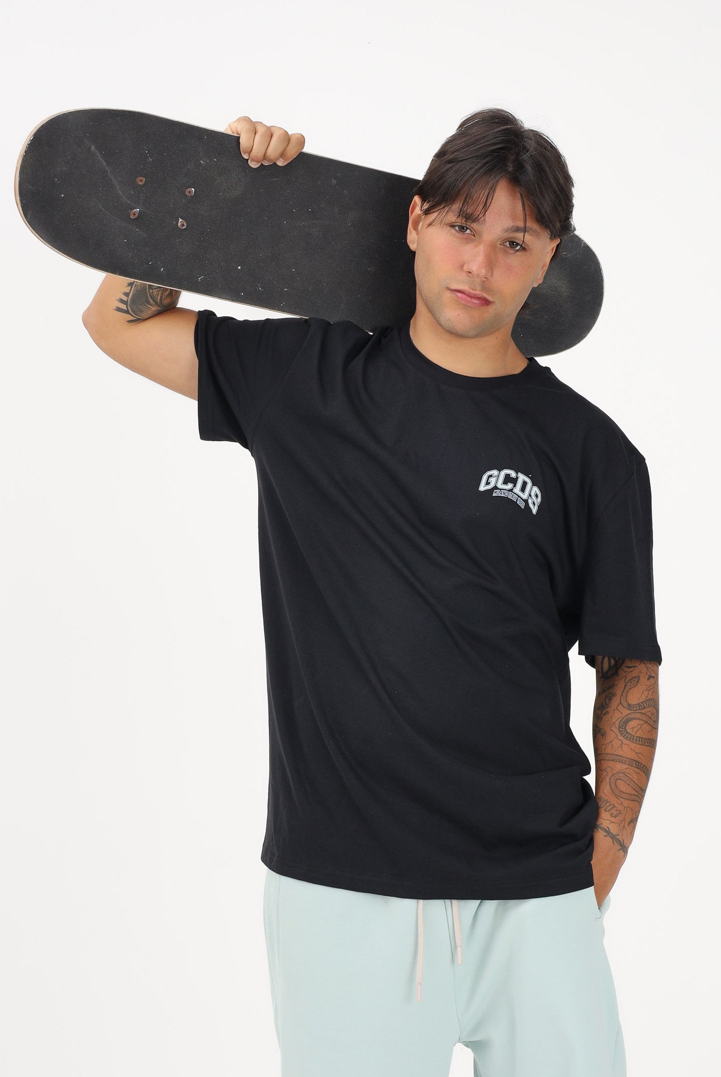 GCDS T-shirt a manica corta nera per uomo e donna con stampa logo C1MEQC041J104 999G GCDS