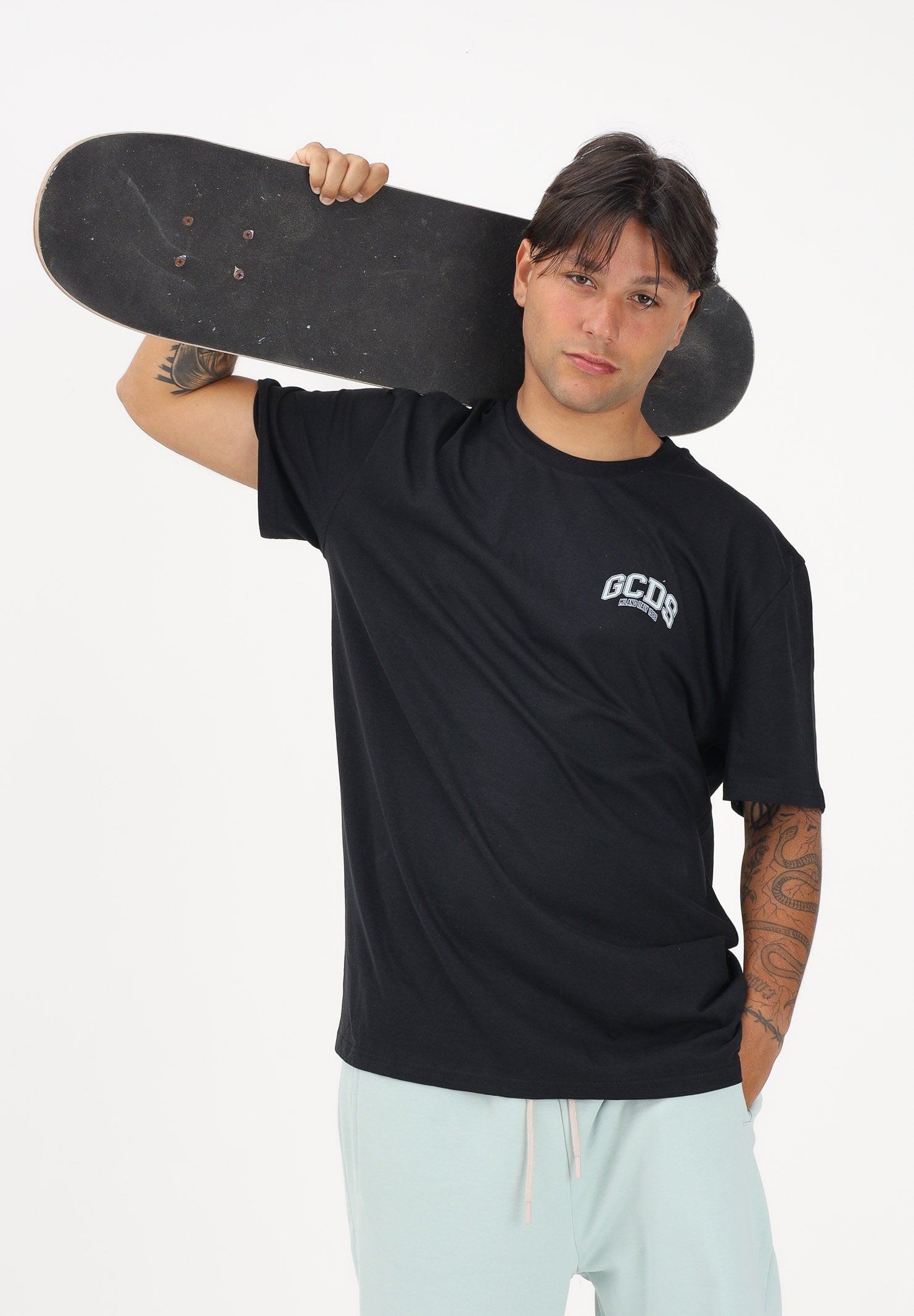 GCDS T-shirt a manica corta nera per uomo e donna con stampa logo C1MEQC041J104 999G GCDS