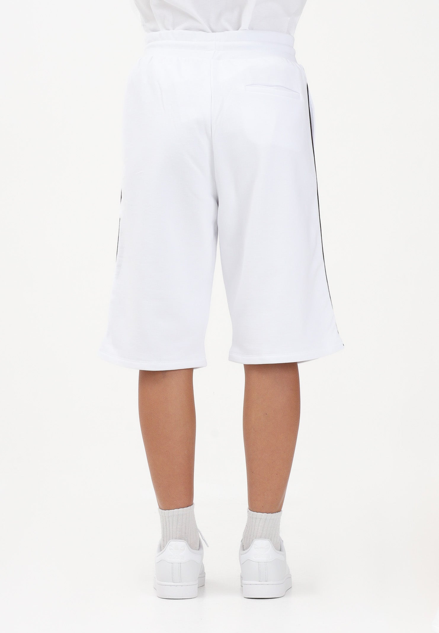 GCDS Shorts sportivo bianco per uomo e donna con bande laterali C1MEQL214F004 100B GCDS