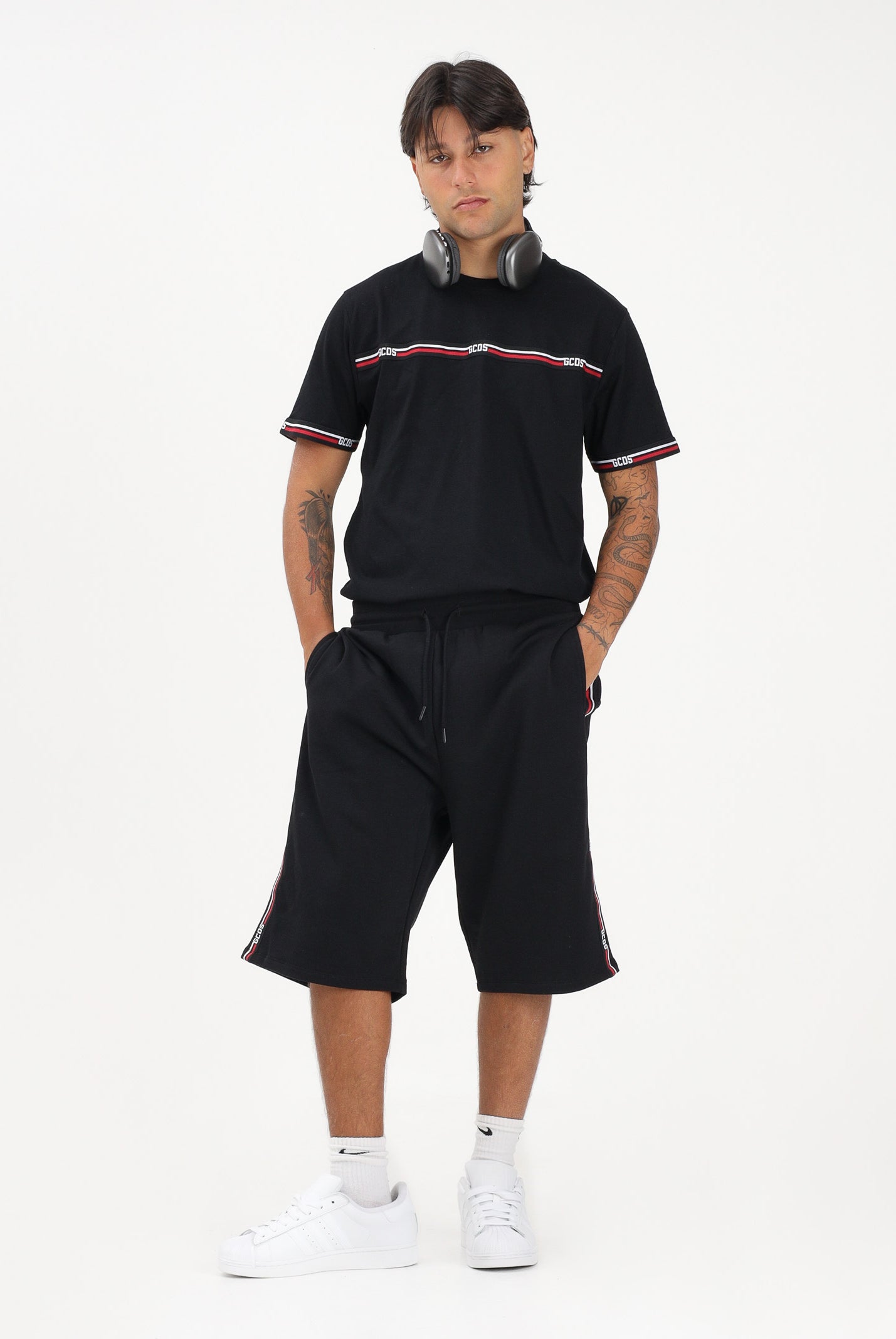 GCDS Shorts sportivo nero per uomo e donna con bande laterali C1MEQL214F004 999B GCDS