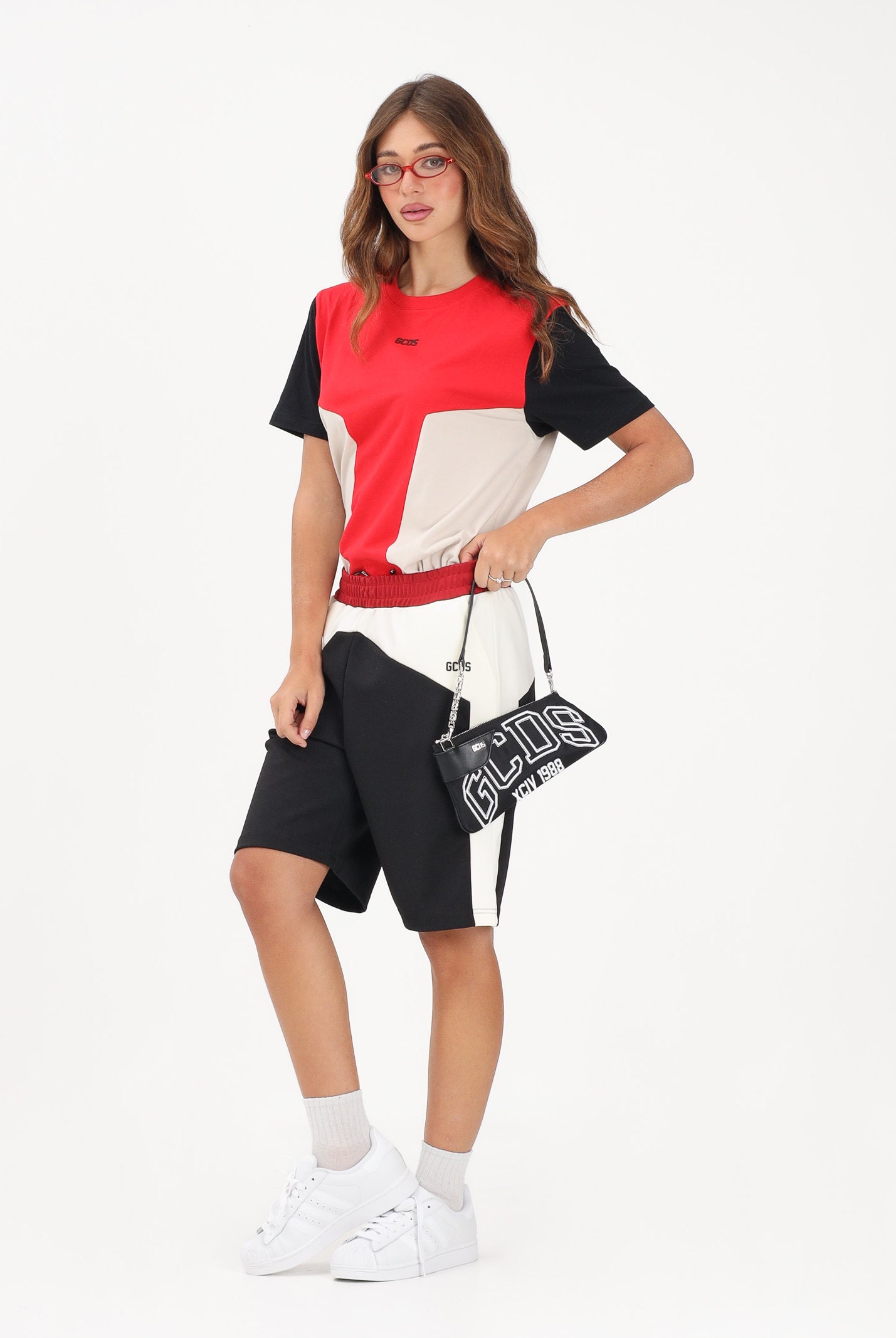 GCDS Shorts sportivo nero per uomo e donna dal design color block C1MEQL215C008 999A GCDS