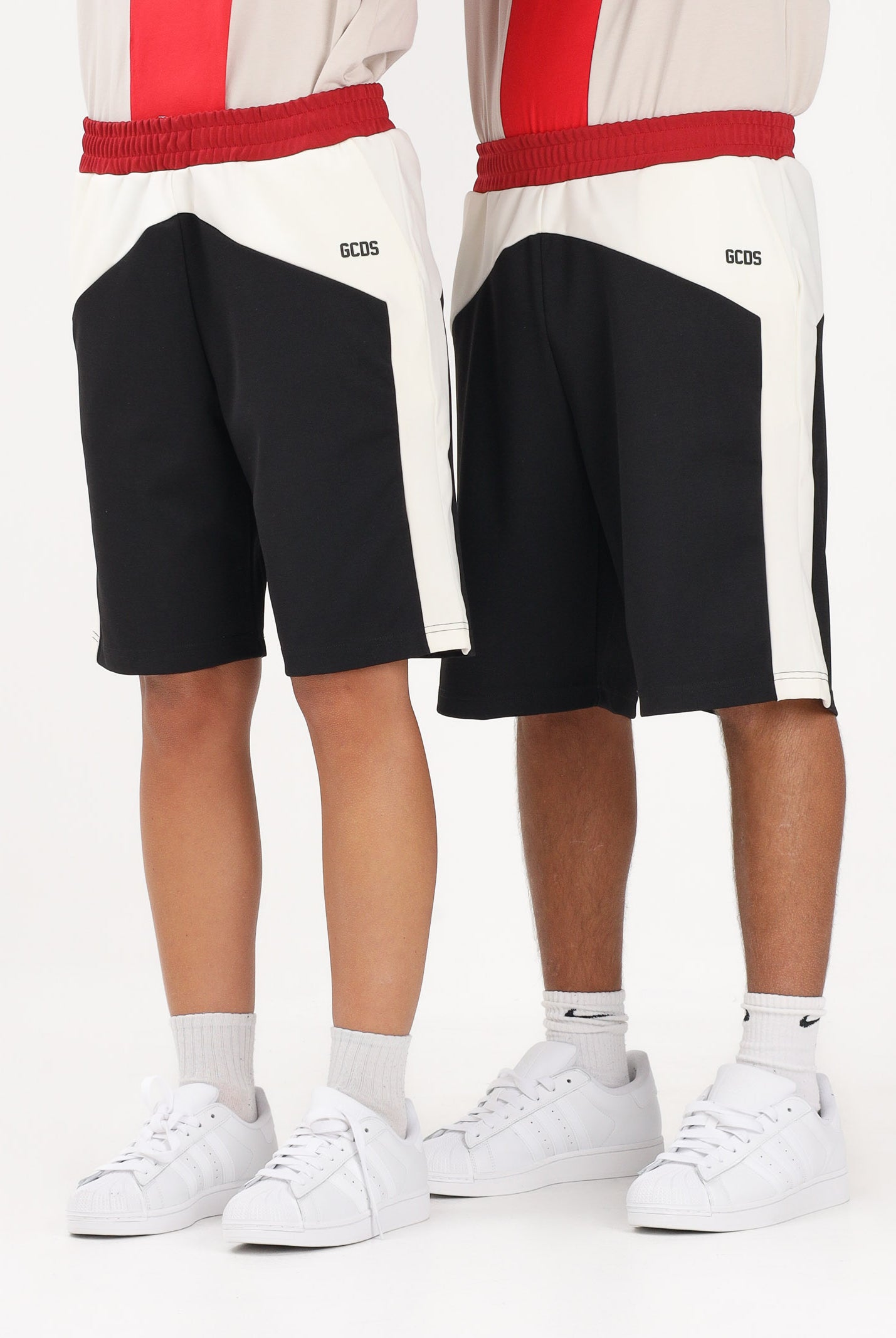GCDS Shorts sportivo nero per uomo e donna dal design color block C1MEQL215C008 999A GCDS