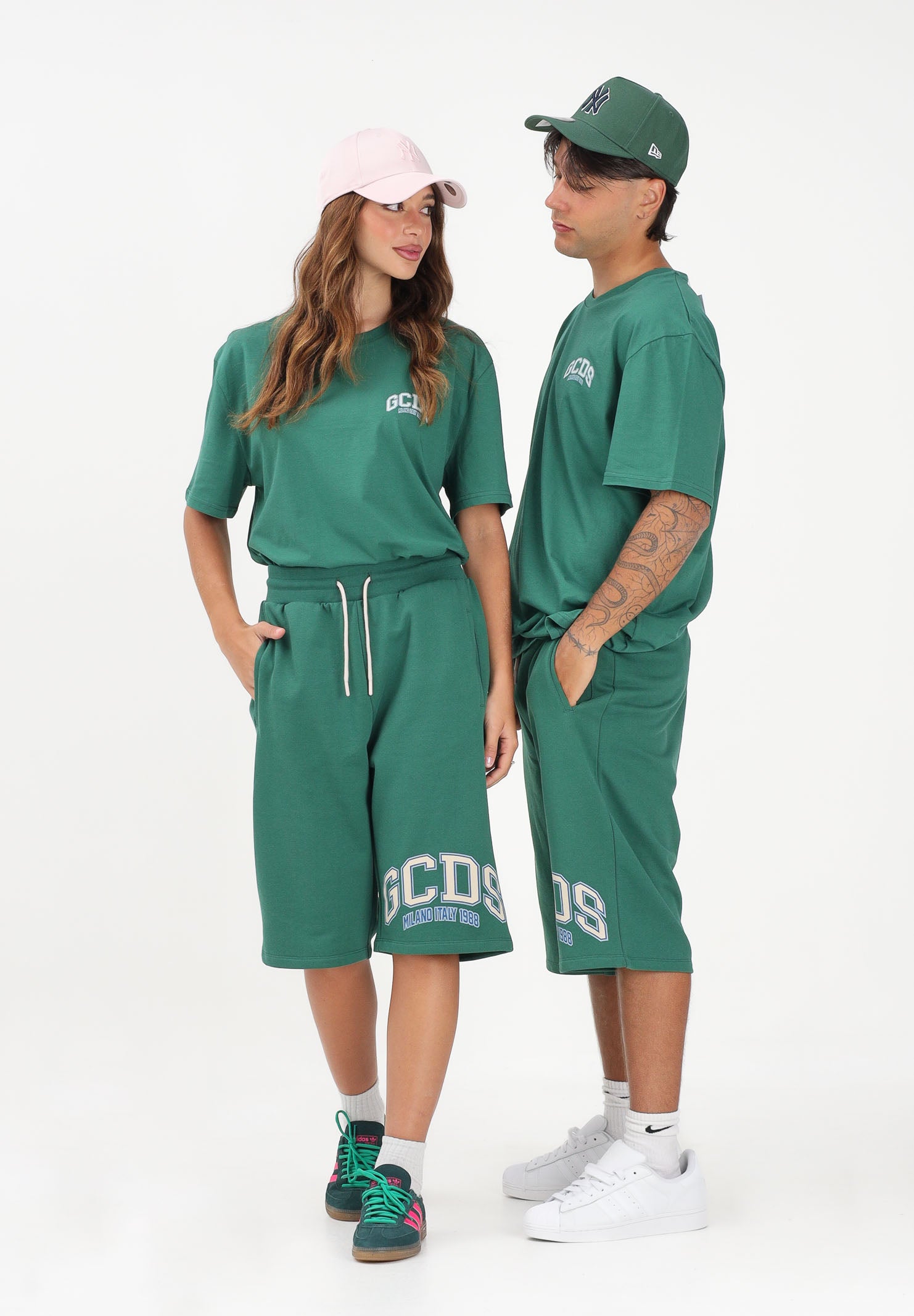 GCDS Shorts sportivo verde per uomo e donna con stampa logo C1MEQL216F004 883A GCDS