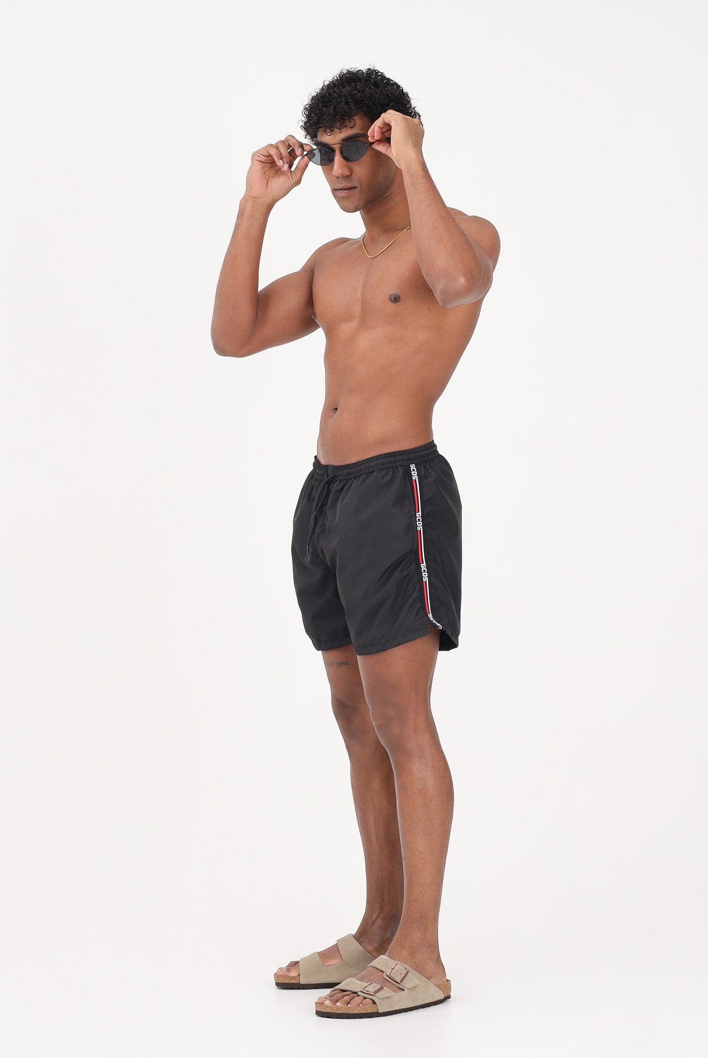 GCDS Shorts mare nero da uomo con bande logate a contrasto C1MEQS244T016 999B GCDS