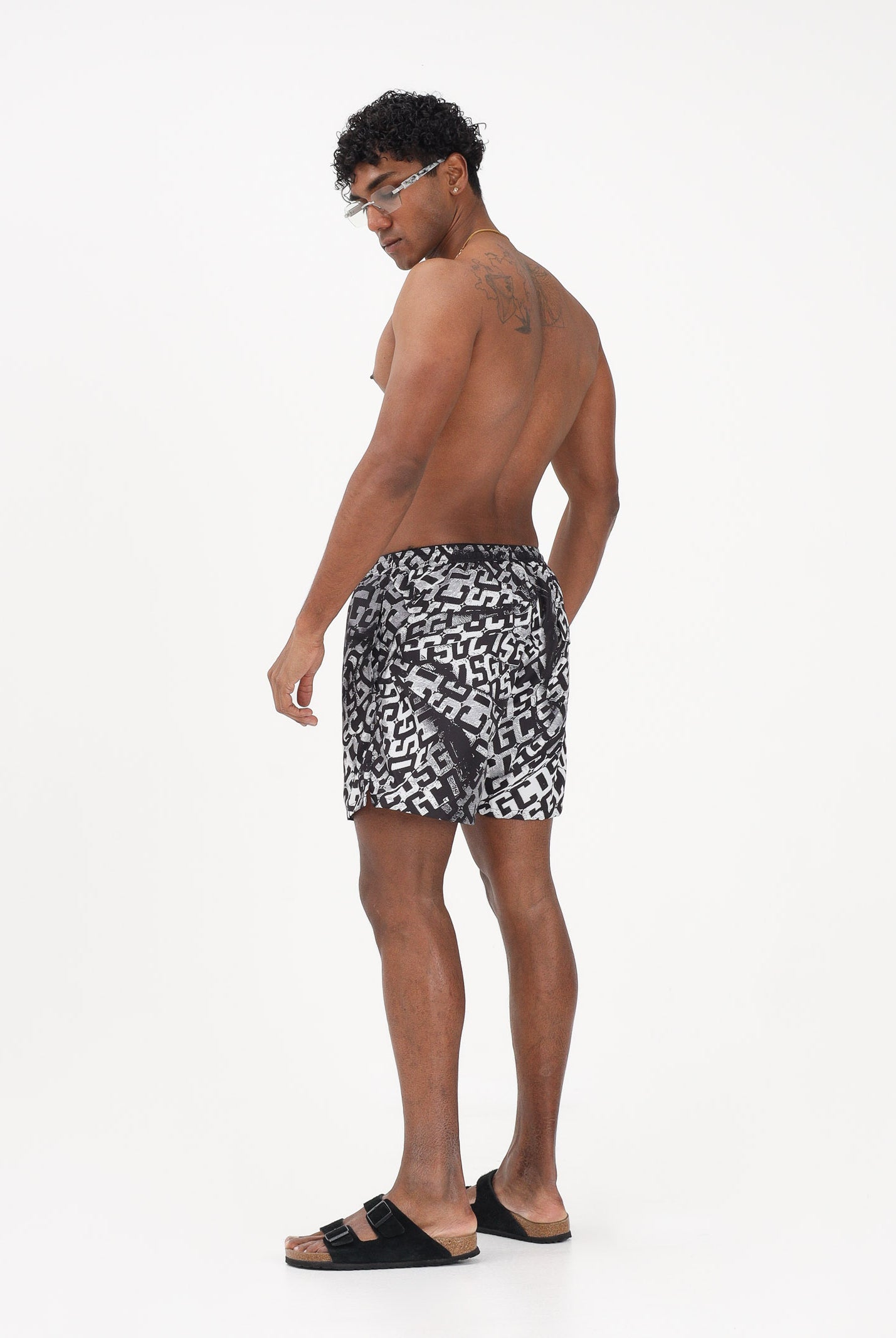 GCDS Shorts mare nero da uomo con stampa logo all-over C1MEQS250T075 999A GCDS