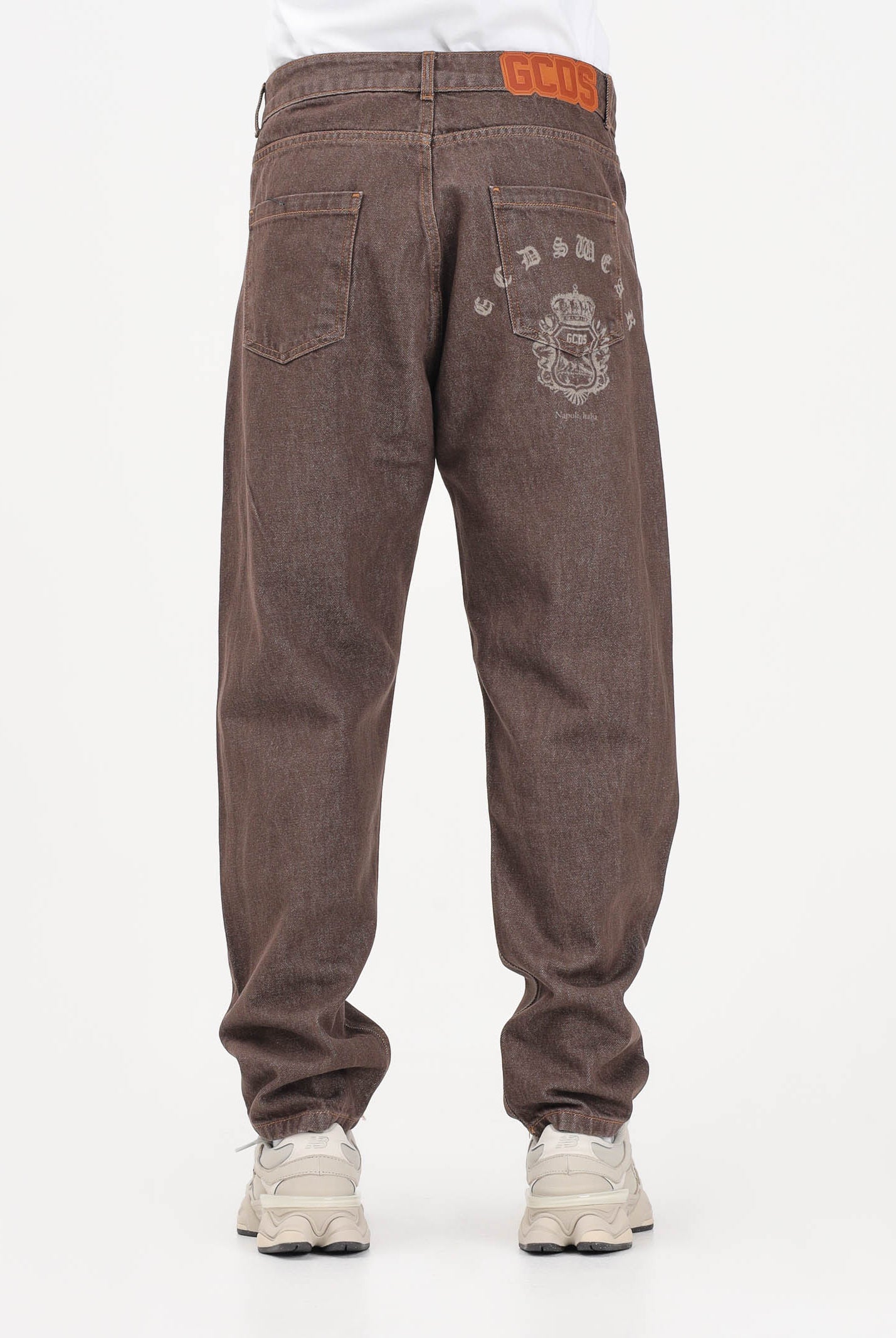 GCDS Jeans marrone da uomo con stampa sul retro C1MWQI191D087 388B GCDS