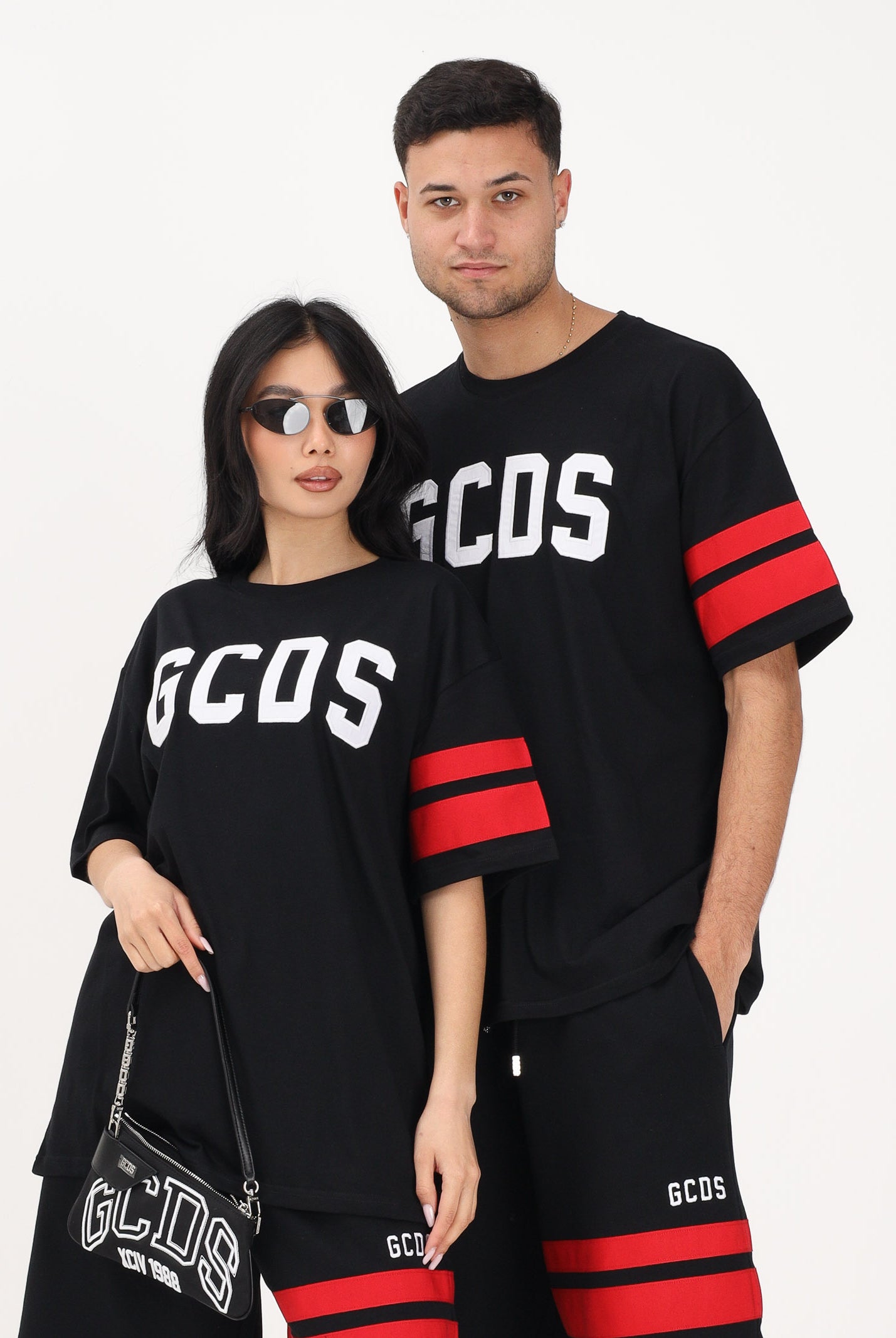 GCDS T-shirt a manica corta nera per uomo e donna con logo Z0MLQC106J101 999R GCDS