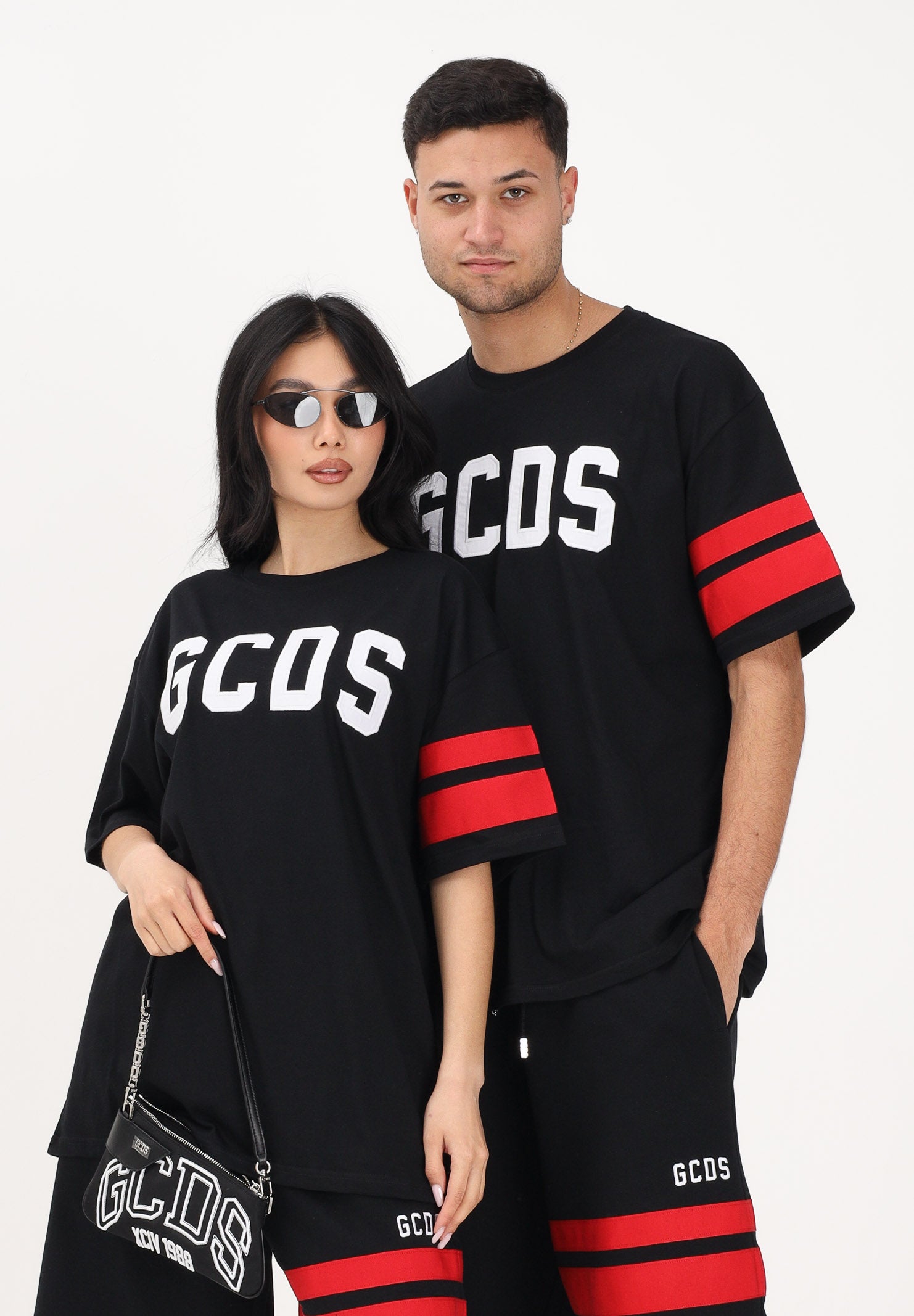 GCDS T-shirt a manica corta nera per uomo e donna con logo Z0MLQC106J101 999R GCDS