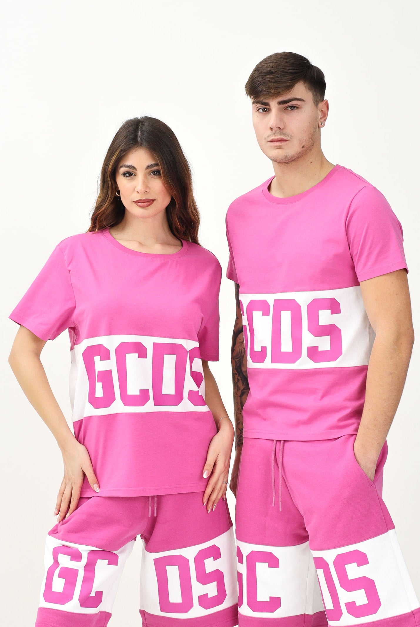 GCDS T-shirt a manica corta fucsia per uomo e donna con logo Z0MLQC140J101 575A GCDS