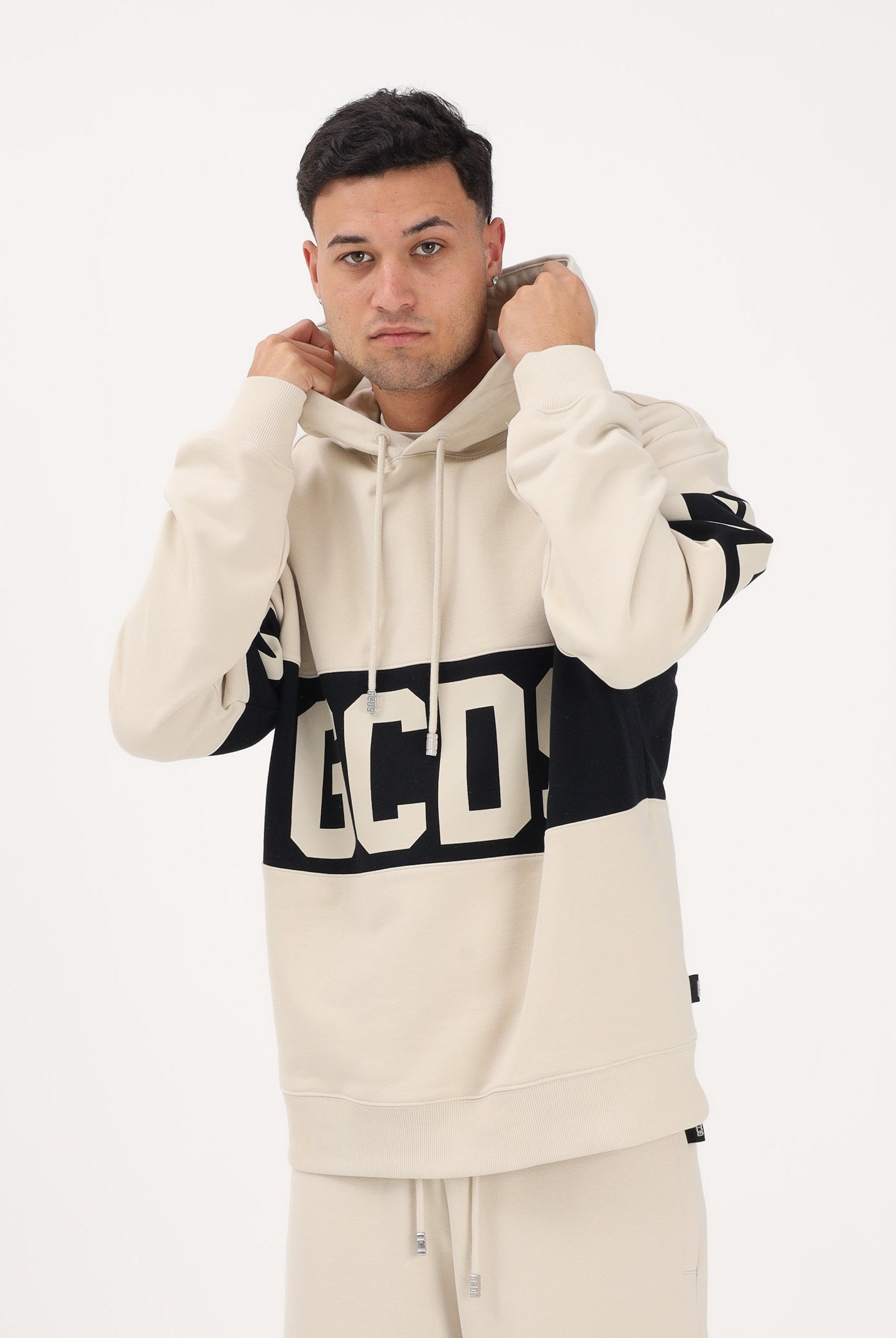 GCDS Felpa con cappuccio beige per uomo e donna caratterizzata da banda a contrasto e logo Z0MLQE138F004 316B GCDS