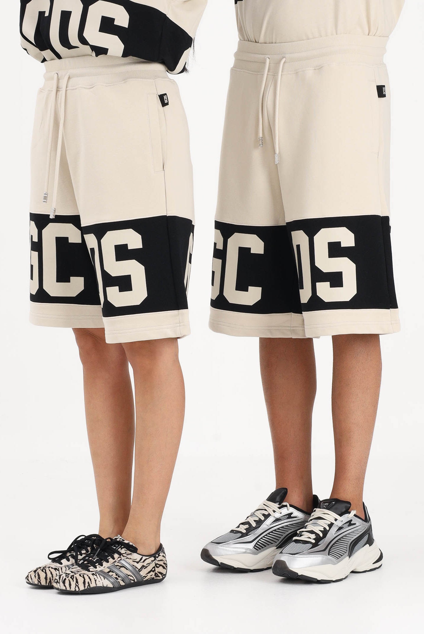 GCDS Shorts sportivo beige per uomo e donna con logo Z0MLQL228F004 316B GCDS