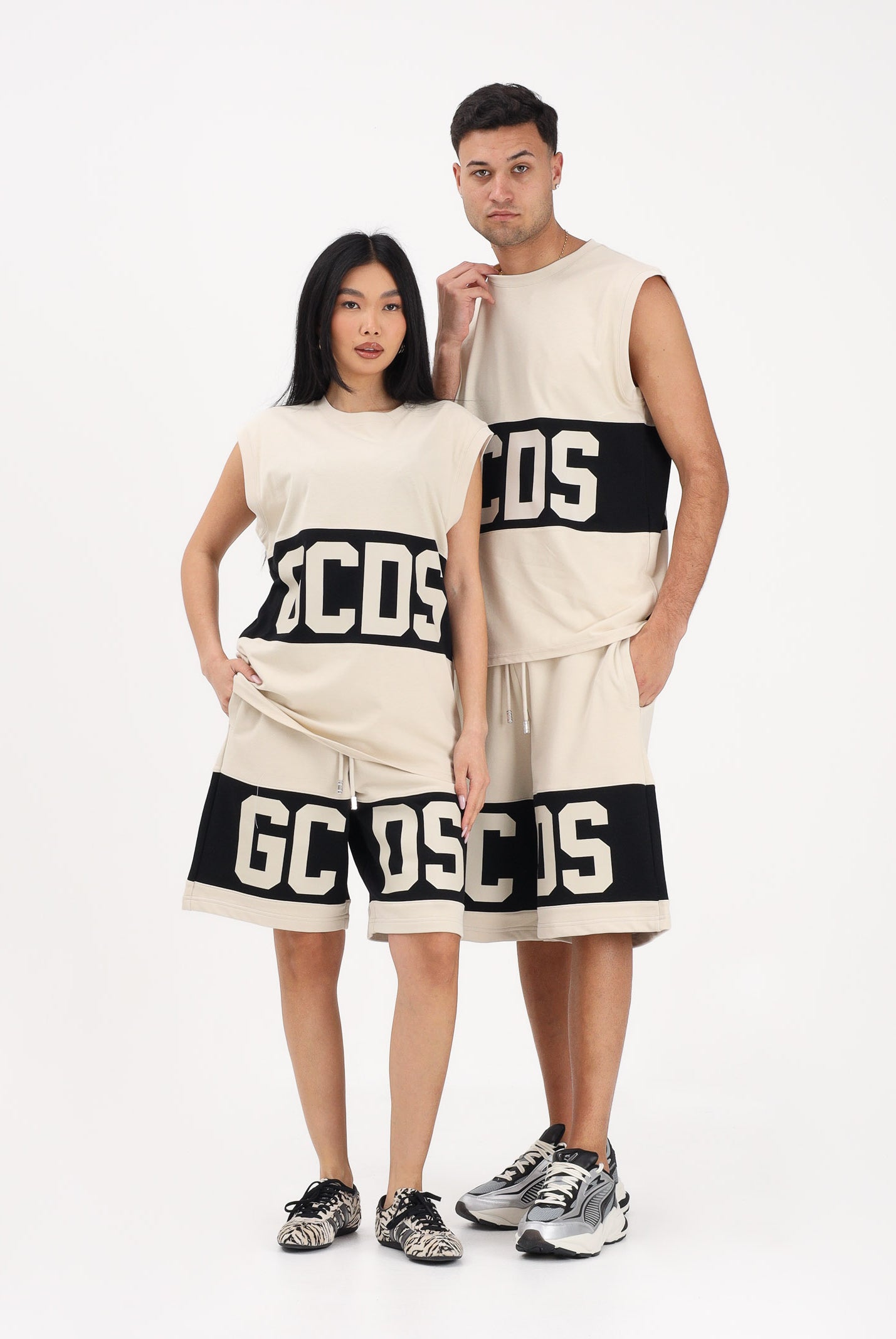 GCDS Shorts sportivo beige per uomo e donna con logo Z0MLQL228F004 316B GCDS