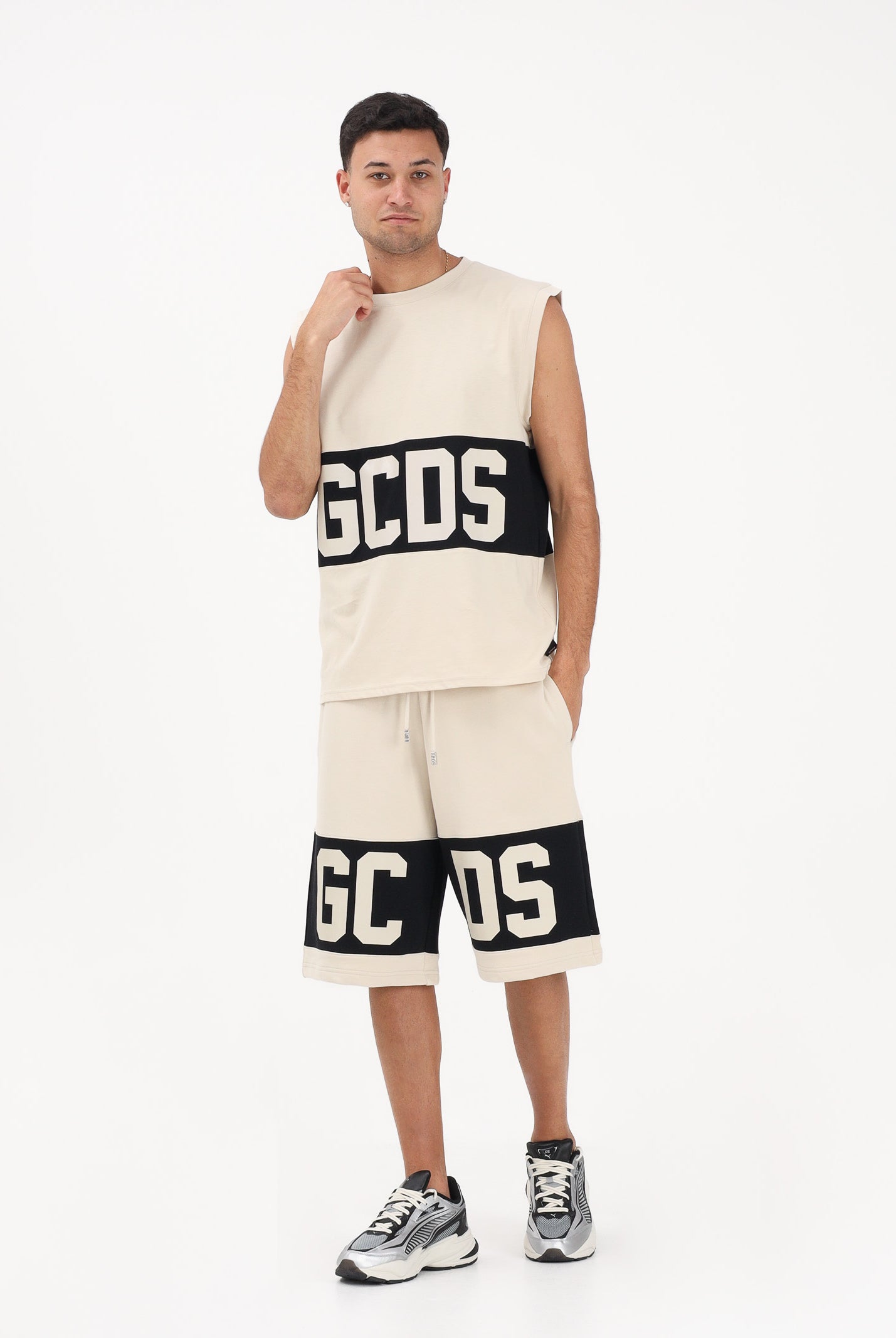 GCDS Shorts sportivo beige per uomo e donna con logo Z0MLQL228F004 316B GCDS