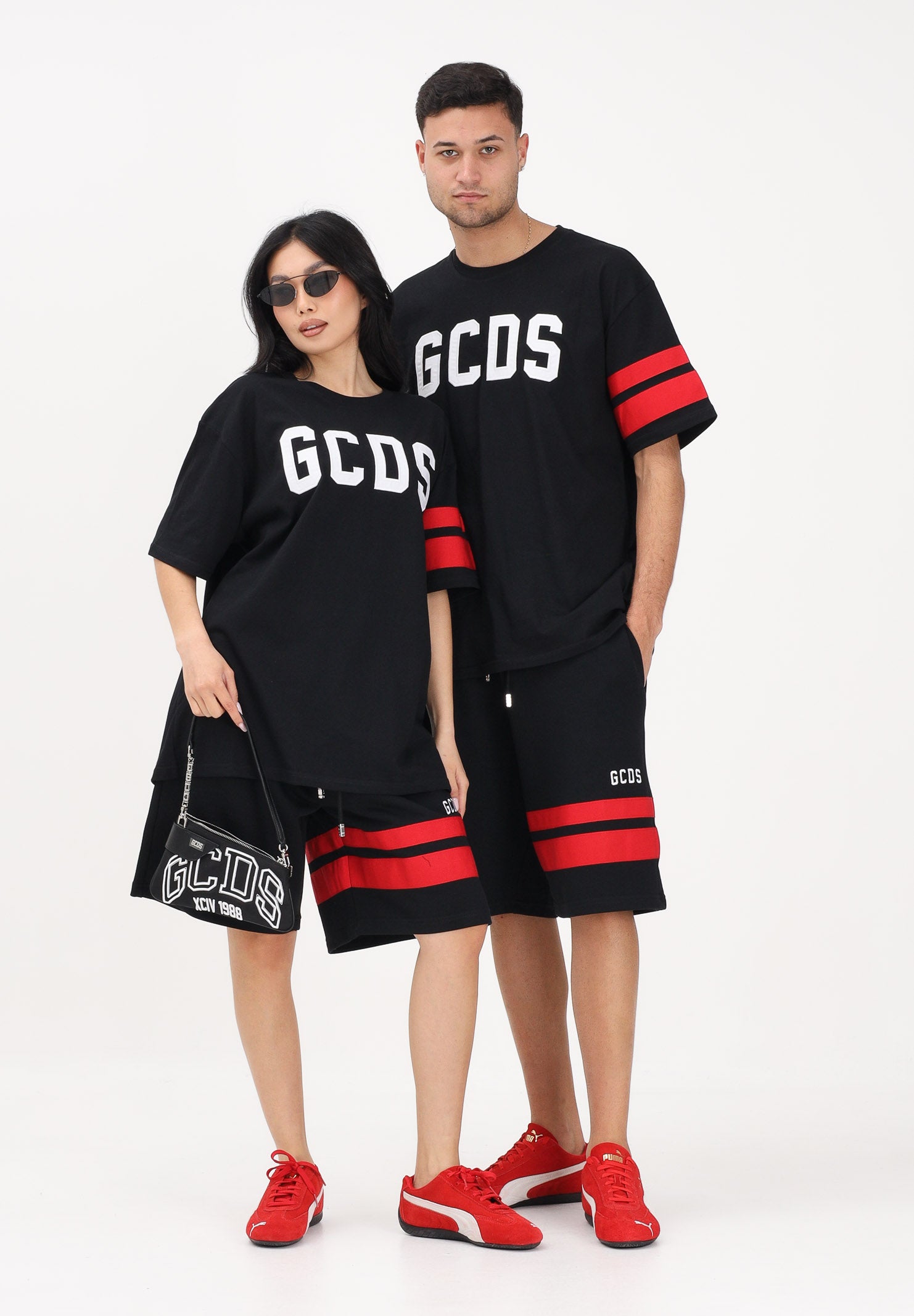 GCDS Shorts sportivo nero per uomo e donna con dettagli a contrasto Z0MLQL229F004 999R GCDS