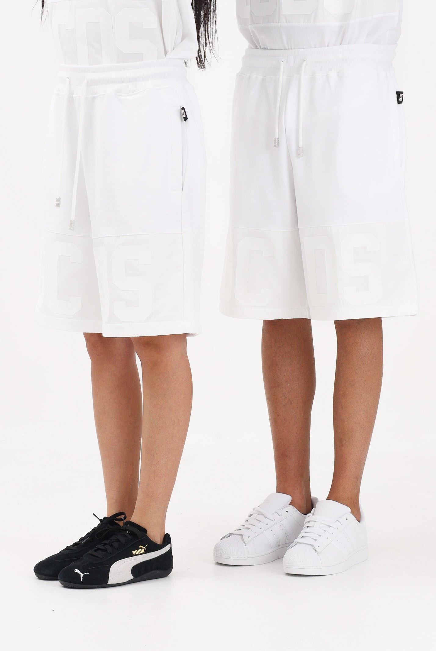 GCDS Shorts sportivo bianco per uomo e donna con logo Z0MLQL230F004 100A GCDS