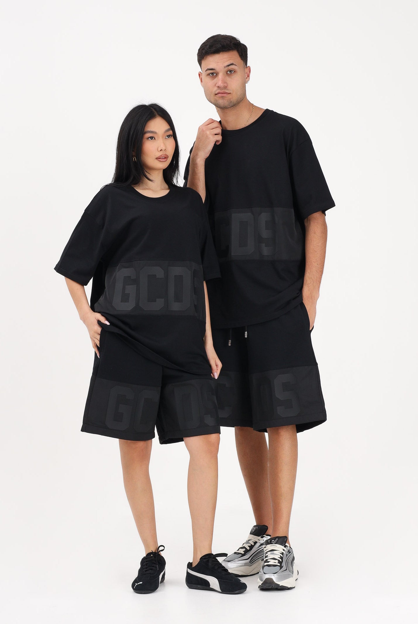 GCDS Shorts sportivo nero per uomo e donna con logo Z0MLQL230F004 999B GCDS