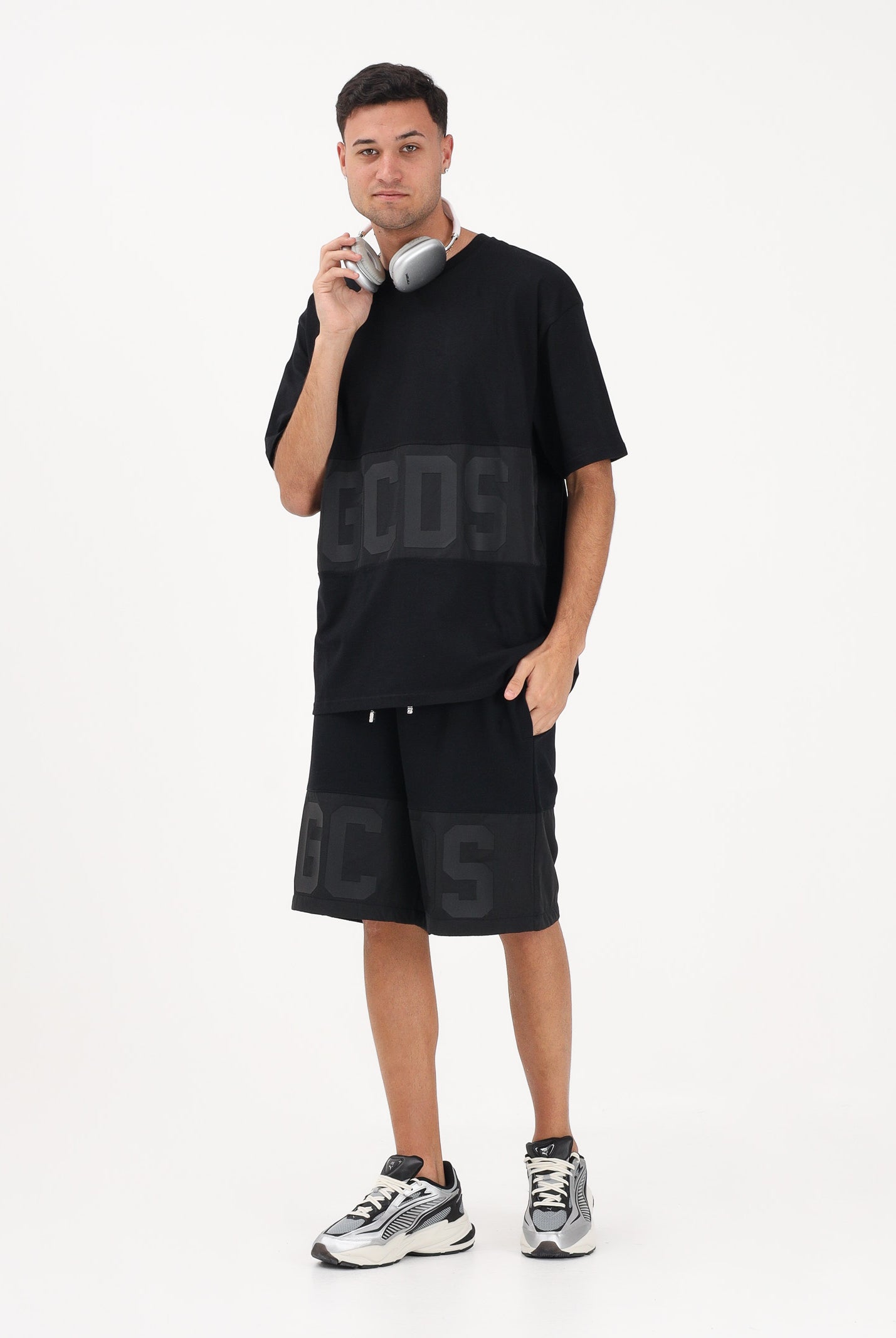 GCDS Shorts sportivo nero per uomo e donna con logo Z0MLQL230F004 999B GCDS