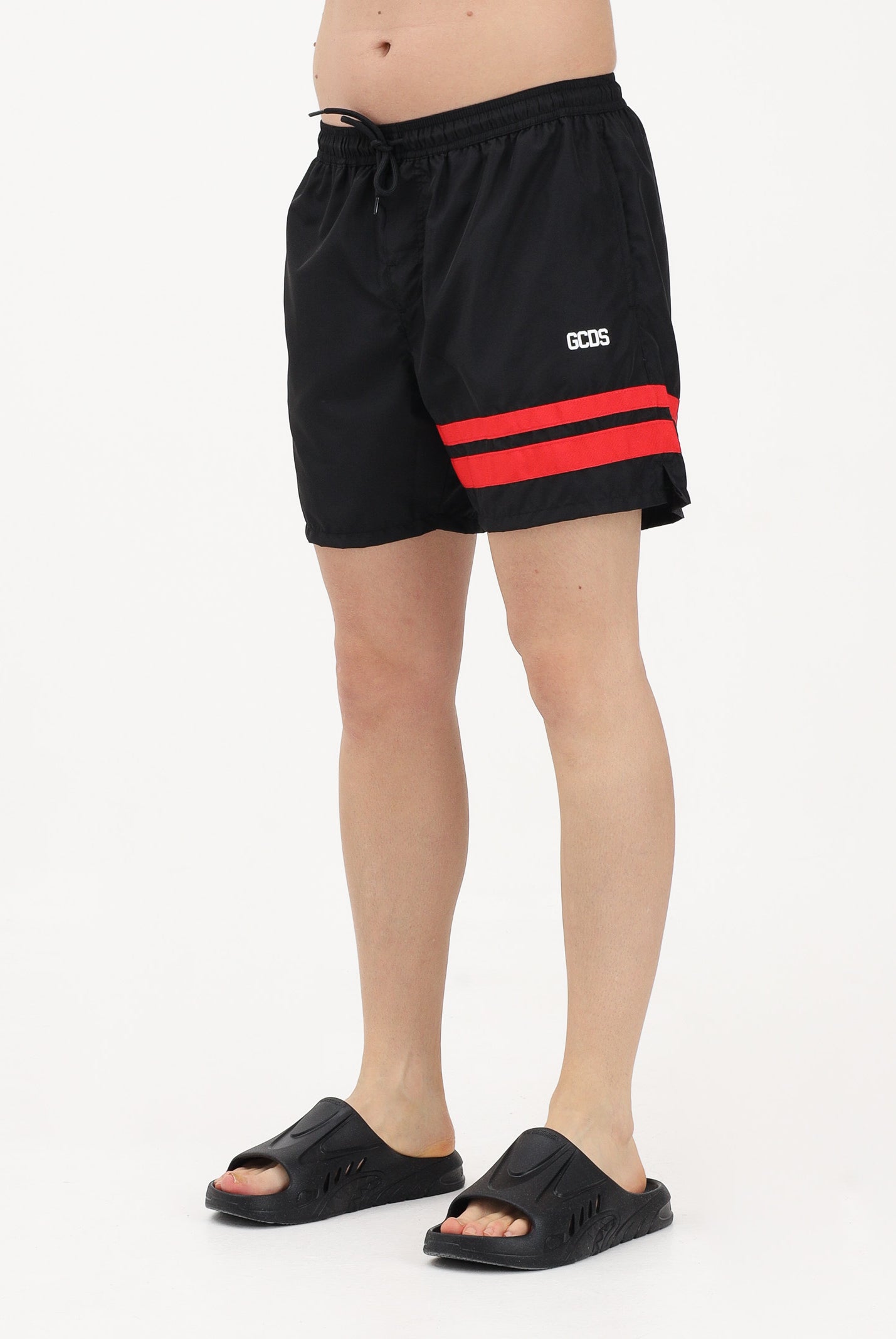 GCDS Shorts mare nero da uomo con bande rosse e logo Z0MLQS329T074 999R GCDS