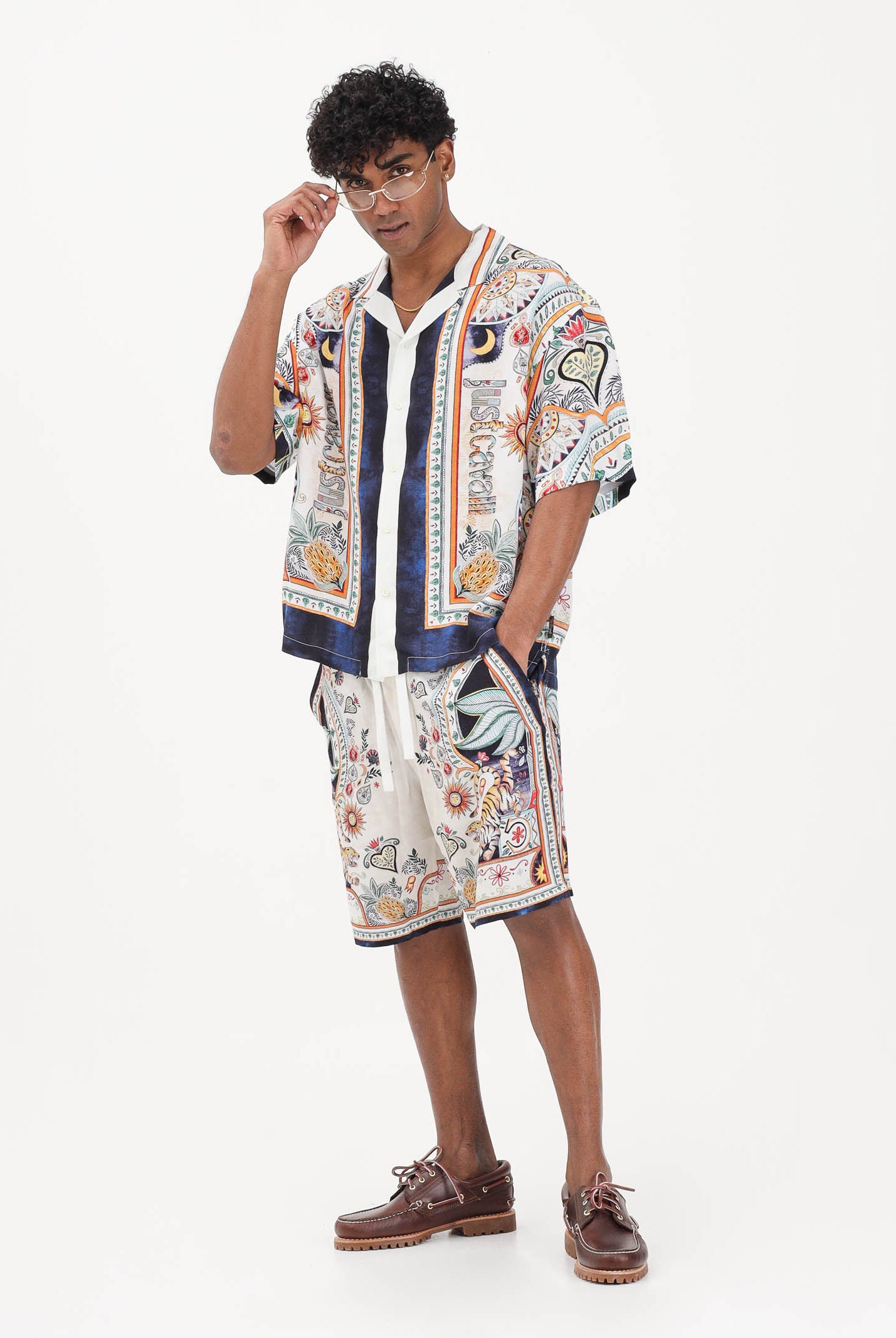 JUST CAVALLI Shorts panna da uomo con stampa ispirata a motivi decorativi e simbolici 80OADF03CNF05 004 JUST CAVALLI