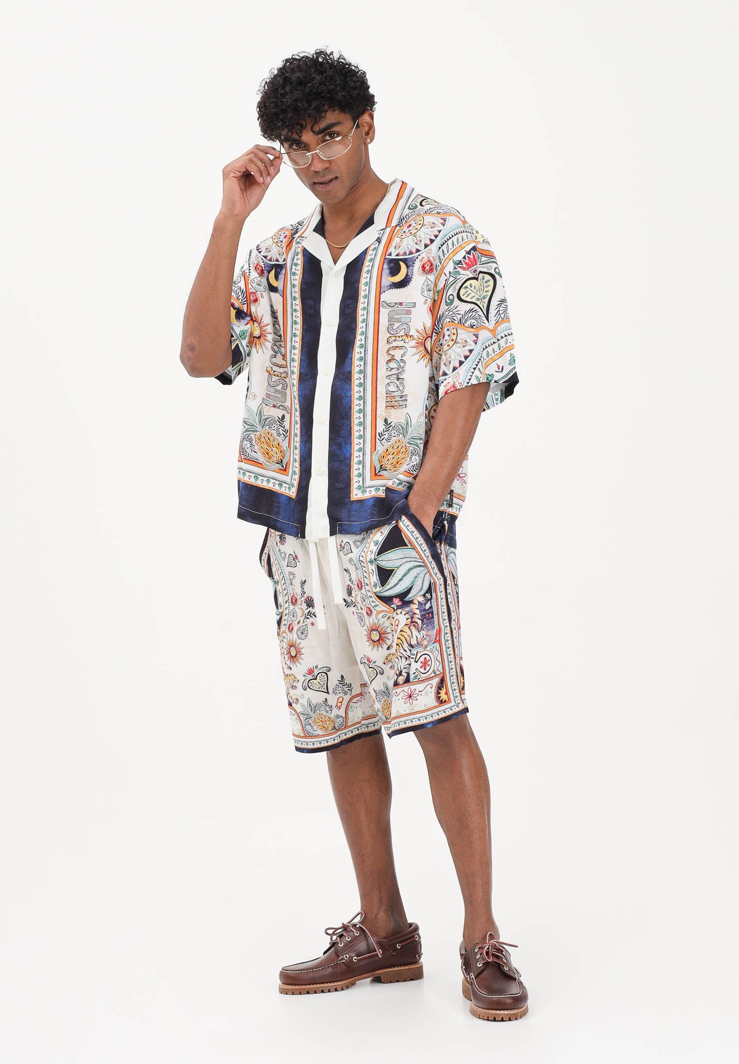 JUST CAVALLI Shorts panna da uomo con stampa ispirata a motivi decorativi e simbolici 80OADF03CNF05 004 JUST CAVALLI