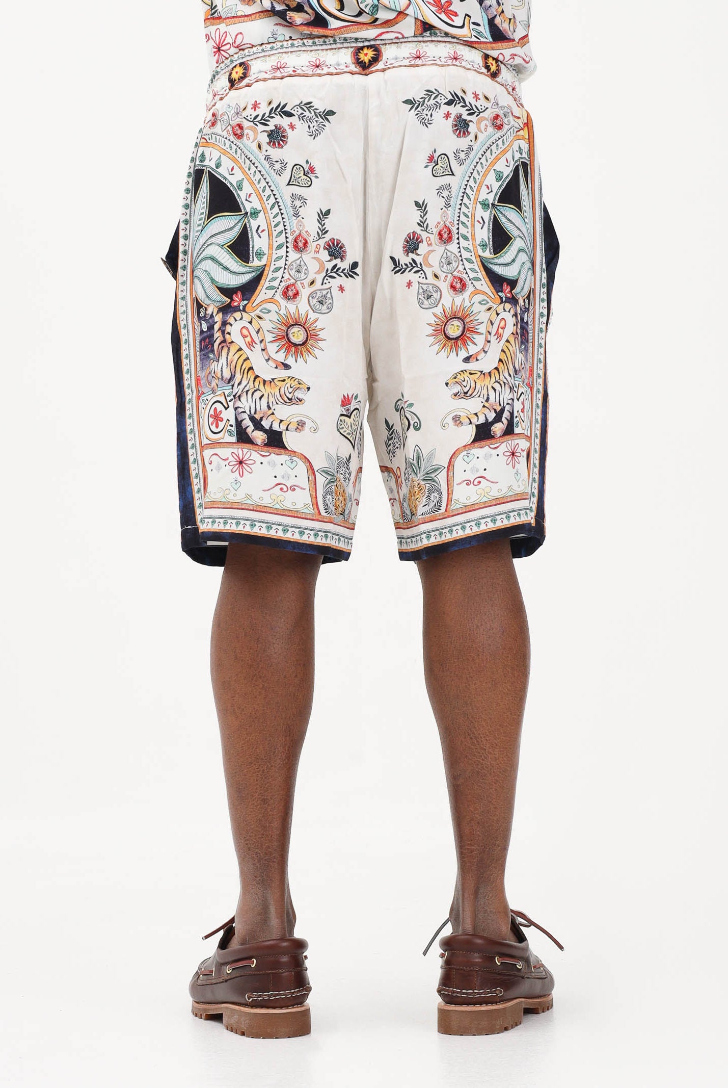 JUST CAVALLI Shorts panna da uomo con stampa ispirata a motivi decorativi e simbolici 80OADF03CNF05 004 JUST CAVALLI