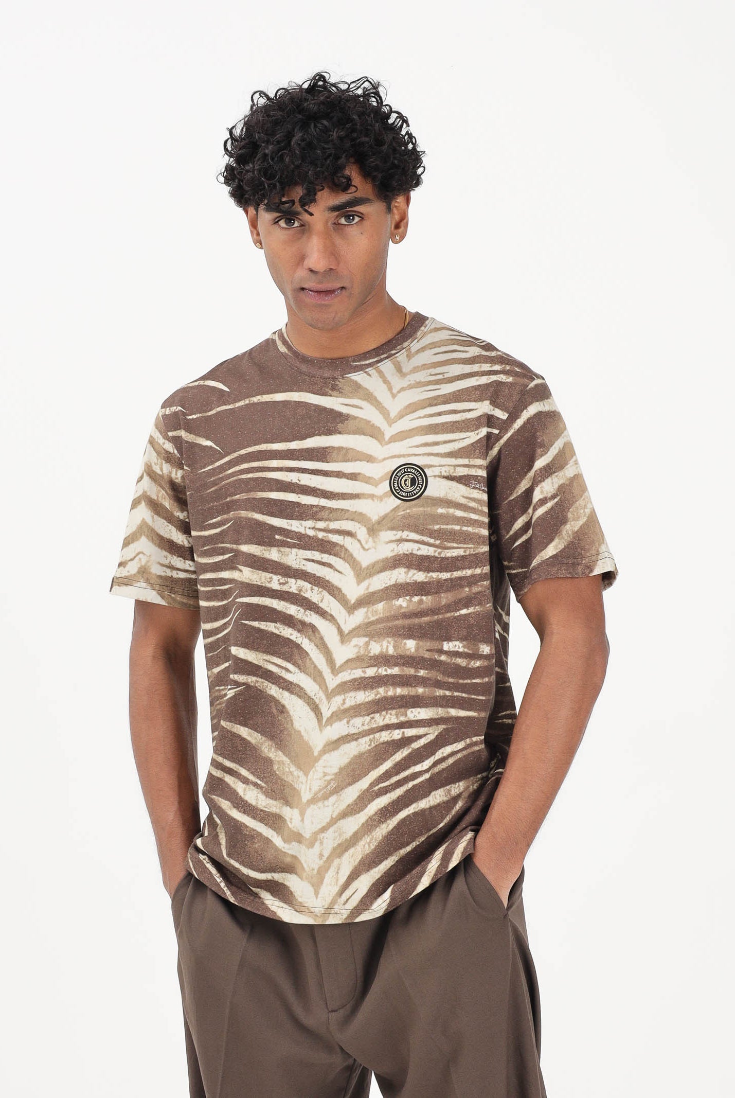 JUST CAVALLI T-shirt a manica corta beige e marrone da uomo con stampa ispirata a motivi naturali 80OAHE04CJ110 R83 JUST CAVALLI