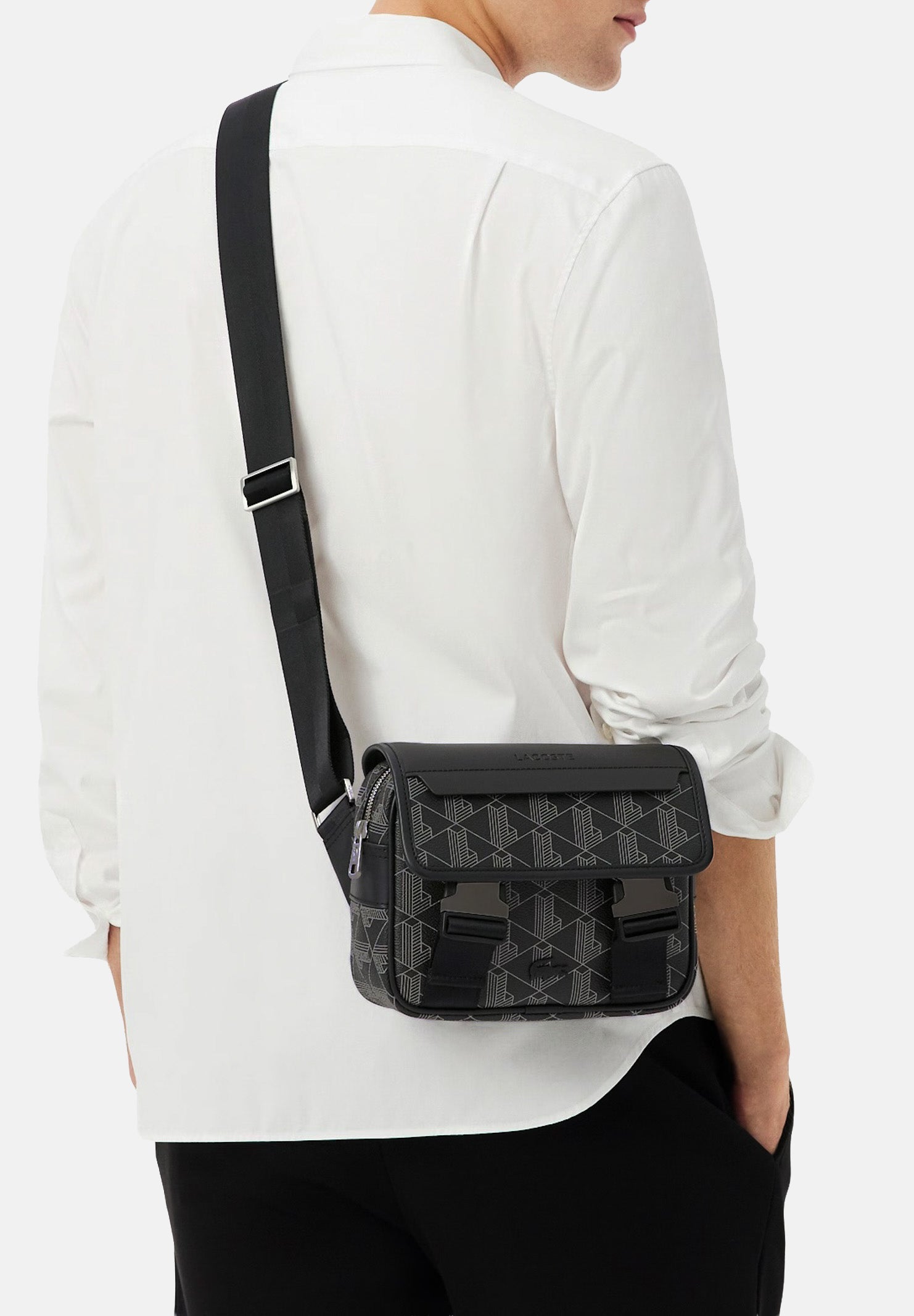 LACOSTE Borsa a tracolla nera per uomo e donna con monogramma The Blend NH3787 H45 LACOSTE