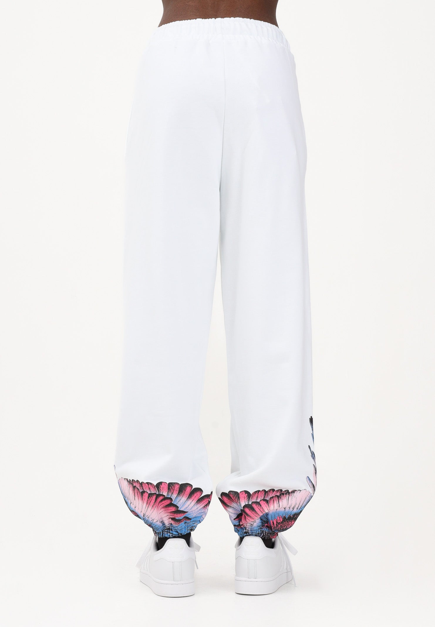 MARCELO BURLON COUNTY OF MILAN Pantalone sportivo bianco da donna con stampa sul fondo 26ECM30107 BICERO MARCELO BURLON COUNTY OF MILAN