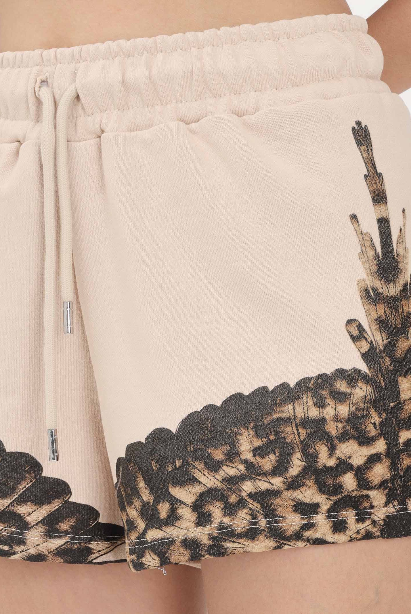 MARCELO BURLON COUNTY OF MILAN Shorts beige da donna con stampa 26ECM30168 SAAN MARCELO BURLON COUNTY OF MILAN